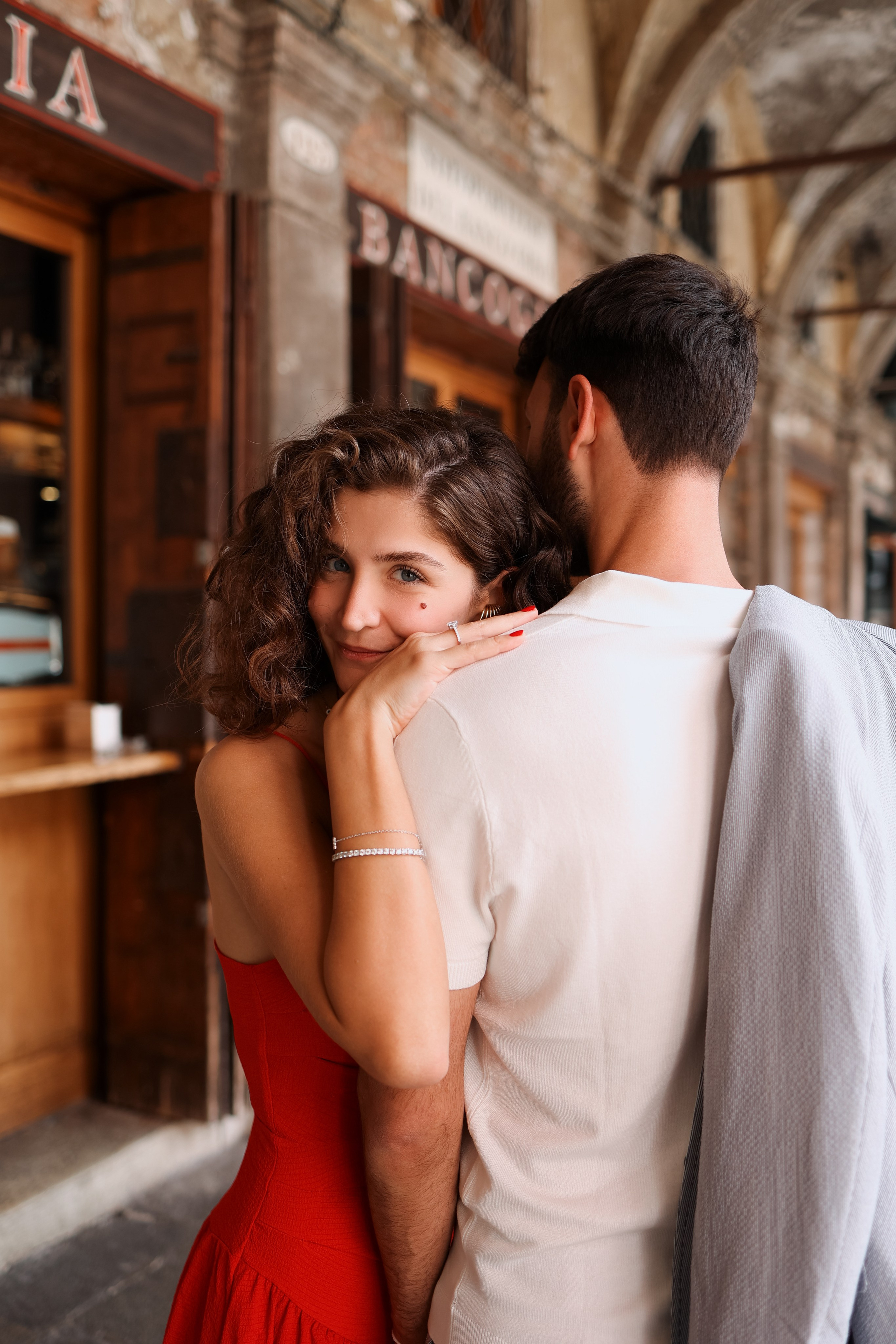 Surprise proposal on a Gondola Ride, Lola & Andy. Photographer in Venice, Viktoria Antonova