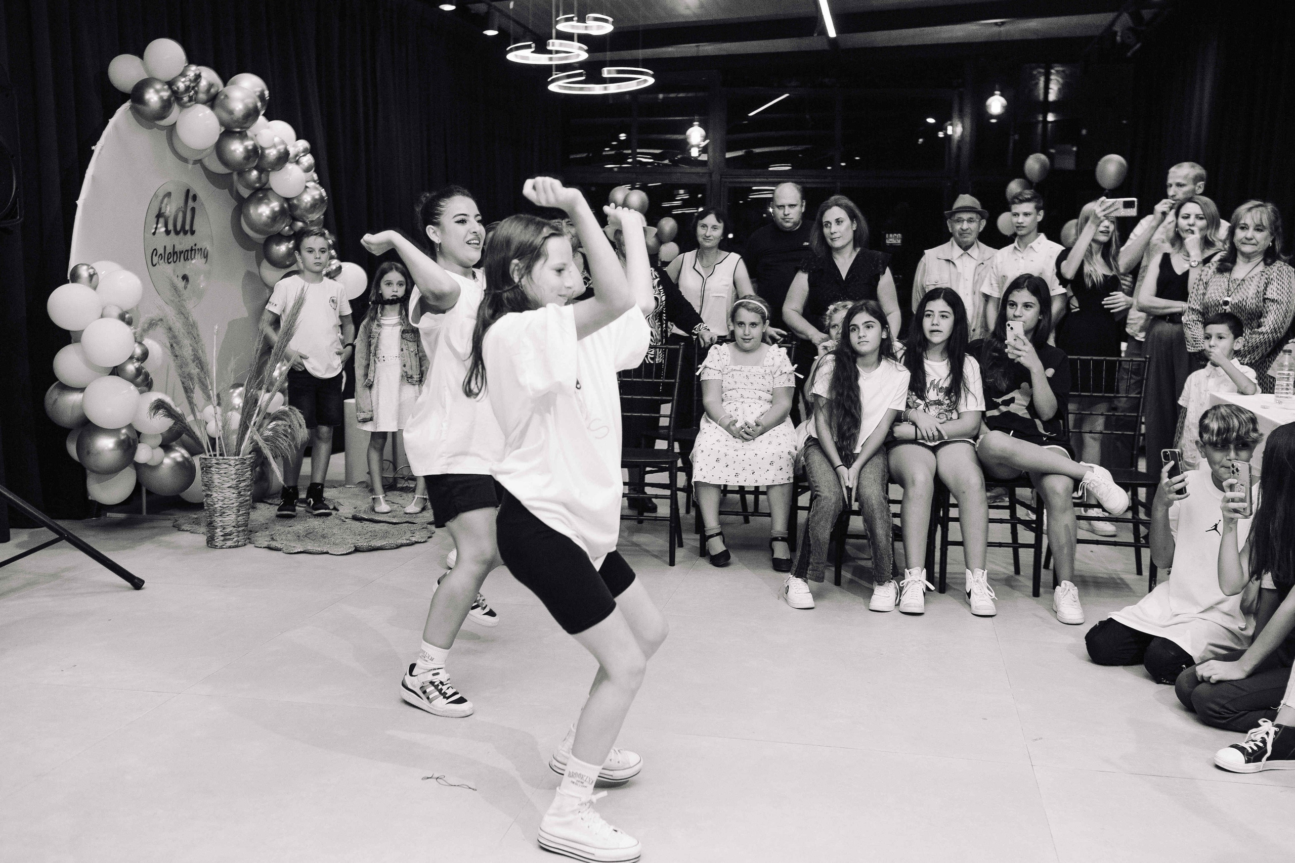 PARTY WITH FRIENDS. Https://shi-photo.com/