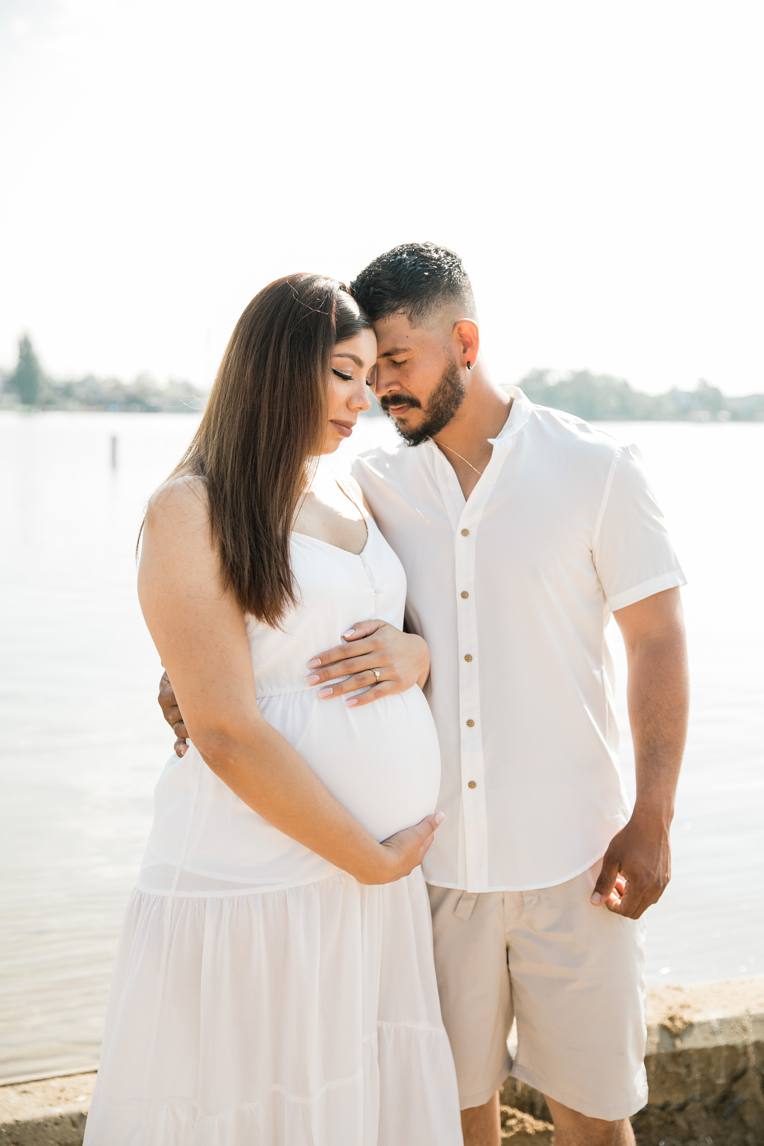 Maternity Photos — Isa — Chestermere. Fotografía accesible en Calgary