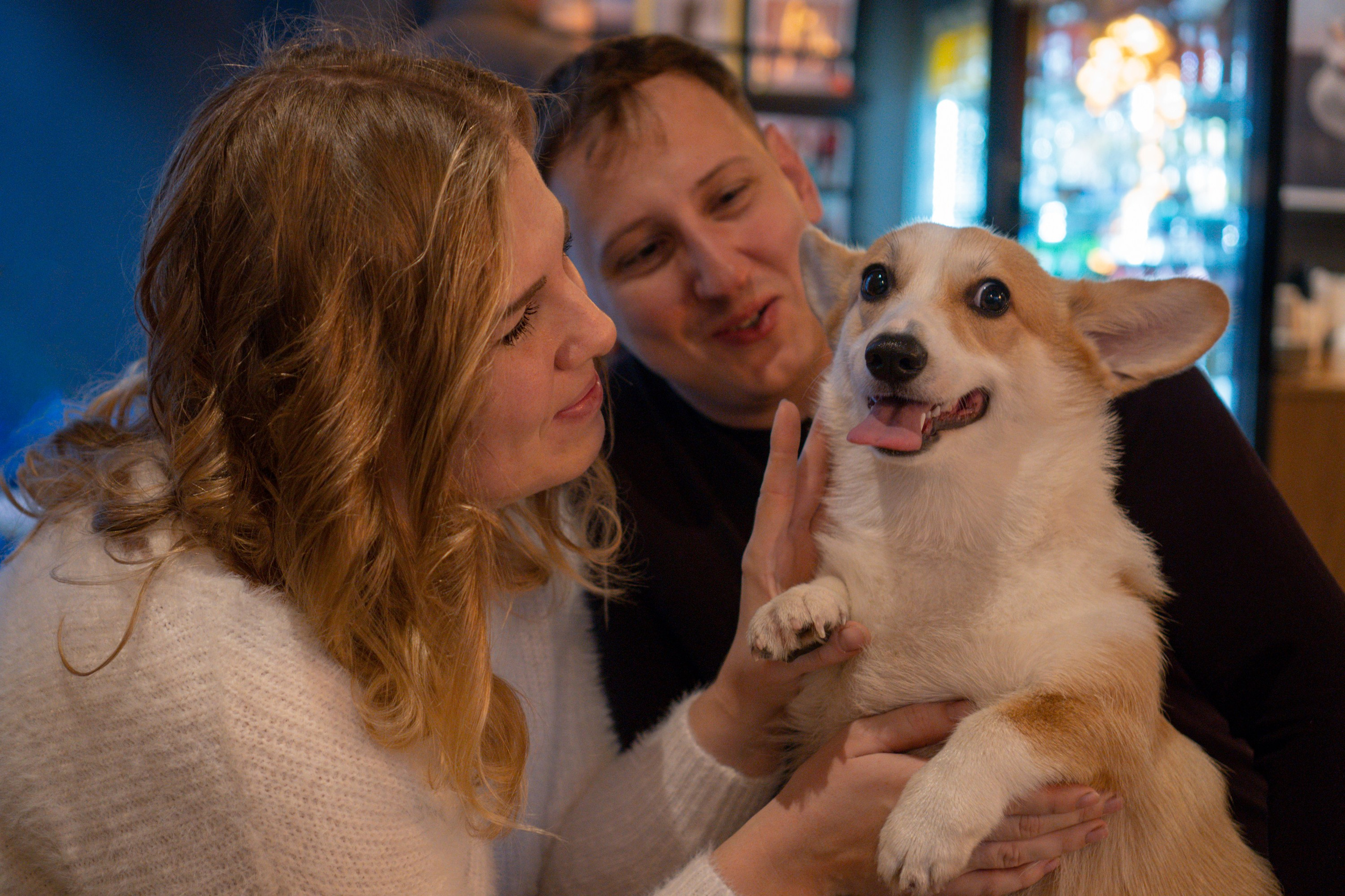 Maarika, Jegor and their Luna, Pembroke Welsh Corgi. Kat Laisaar — Pet photographer in Tallinn