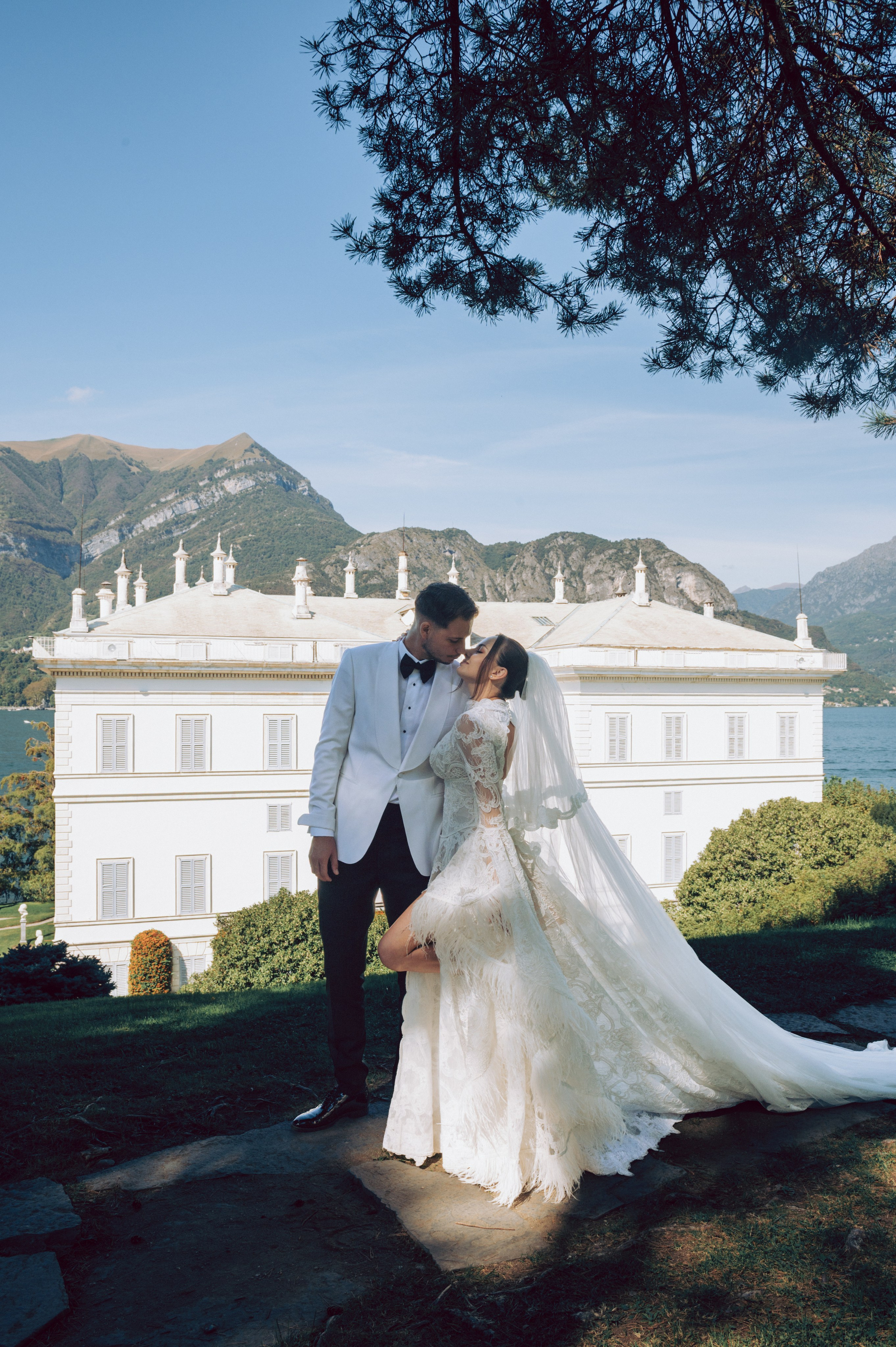Wedding shoot at villa Melzi. AnaMilanoFoto | Couple & Wedding Photographer in Milan