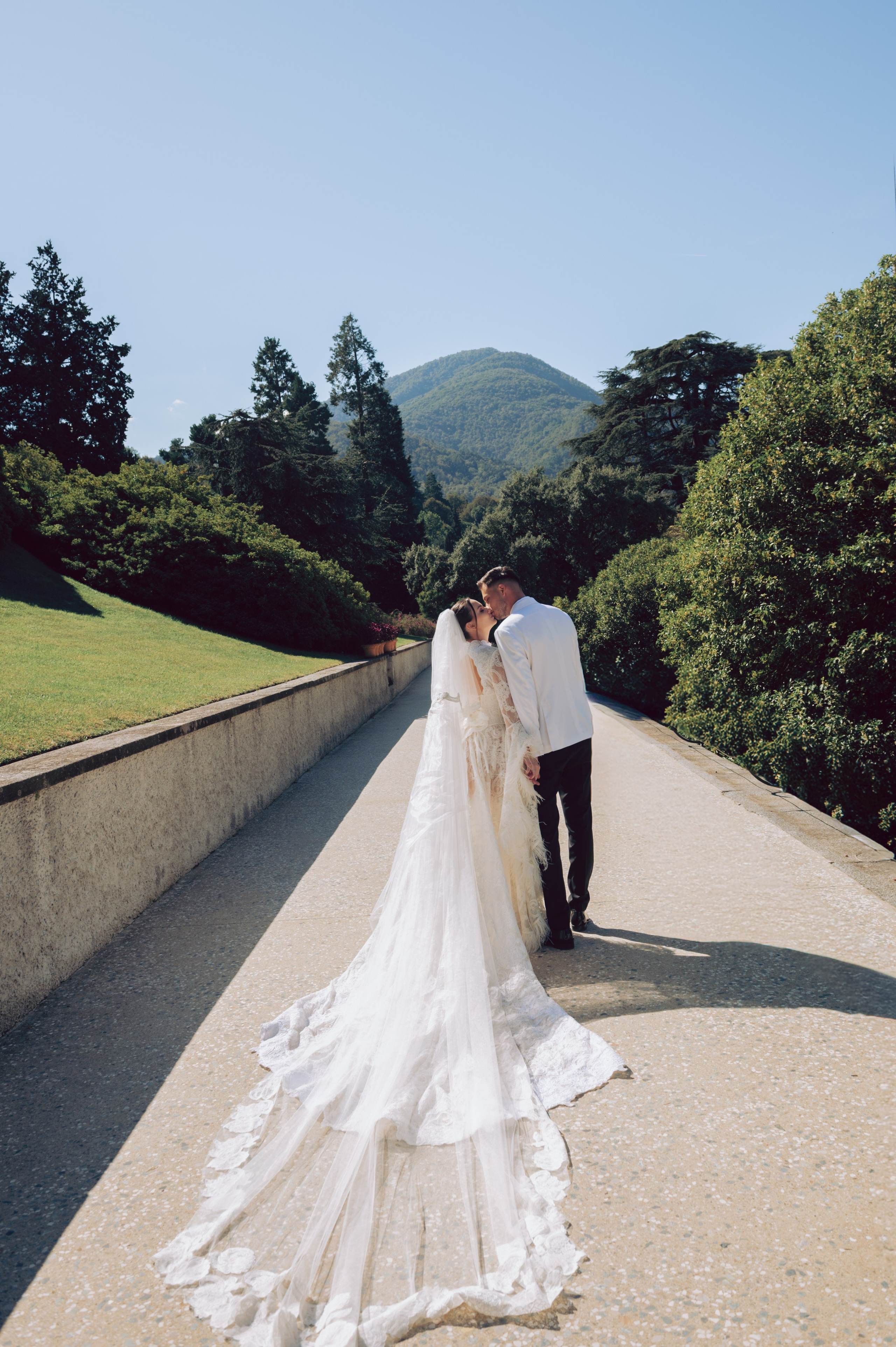 Wedding shoot at villa Melzi. AnaMilanoFoto | Couple & Wedding Photographer in Milan