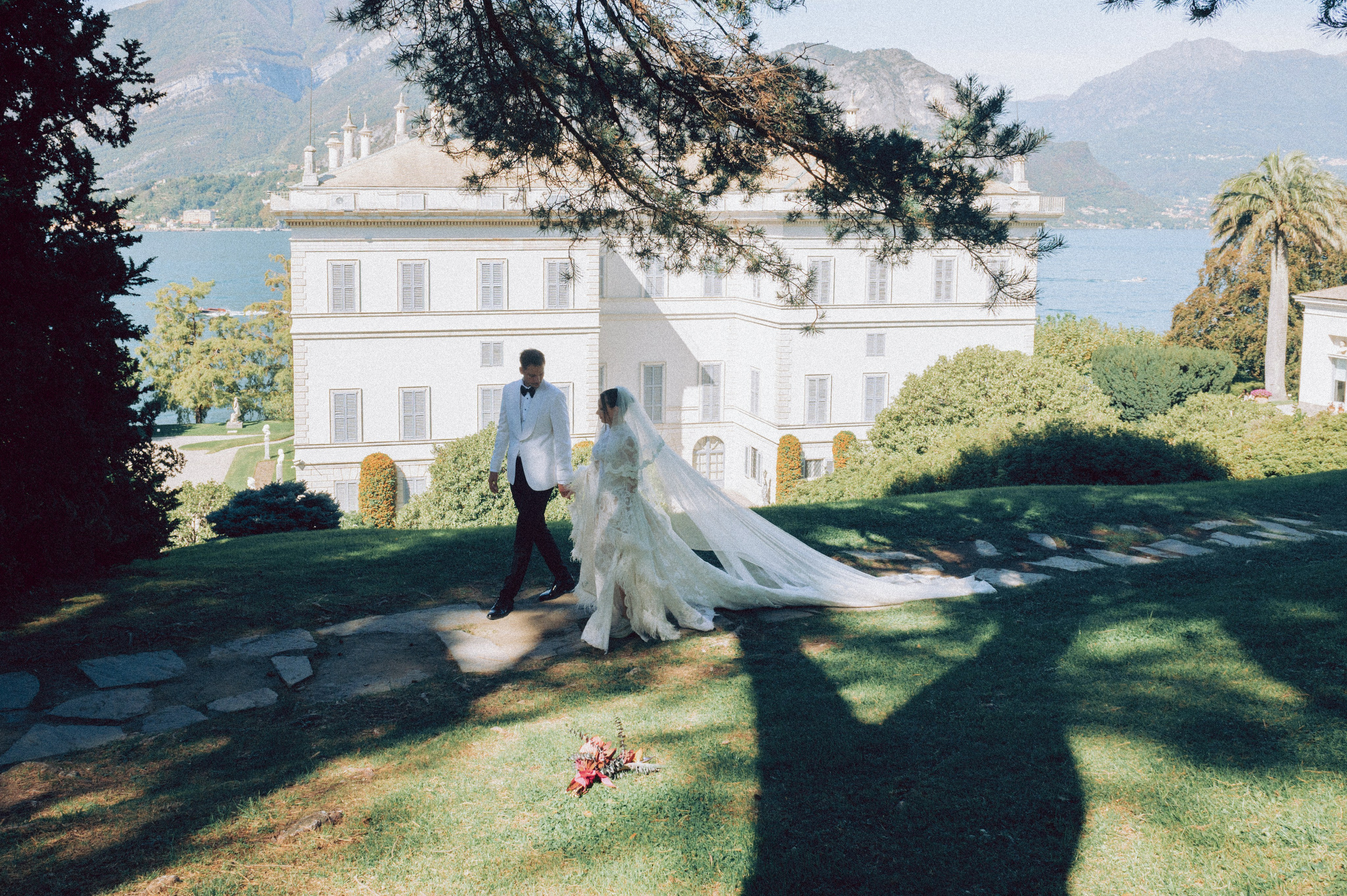 Wedding shoot at villa Melzi. AnaMilanoFoto | Couple & Wedding Photographer in Milan