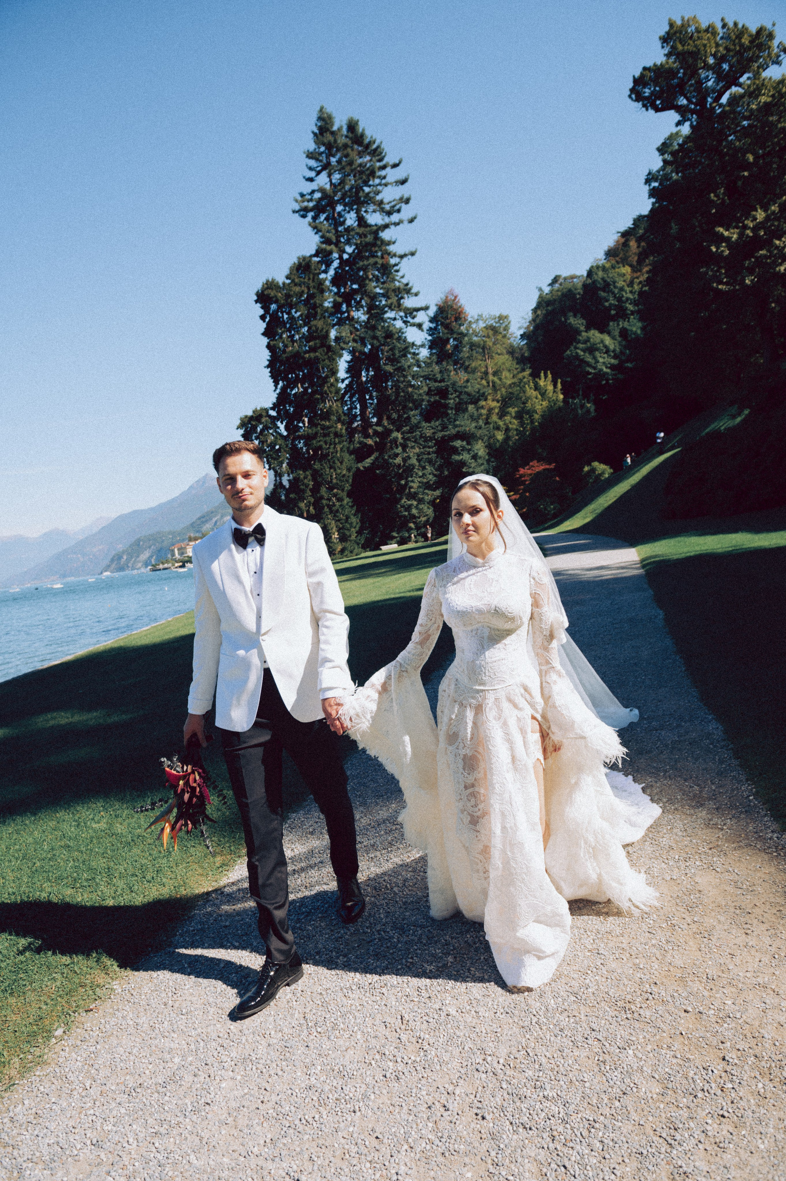 Wedding shoot at villa Melzi. AnaMilanoFoto | Couple & Wedding Photographer in Milan