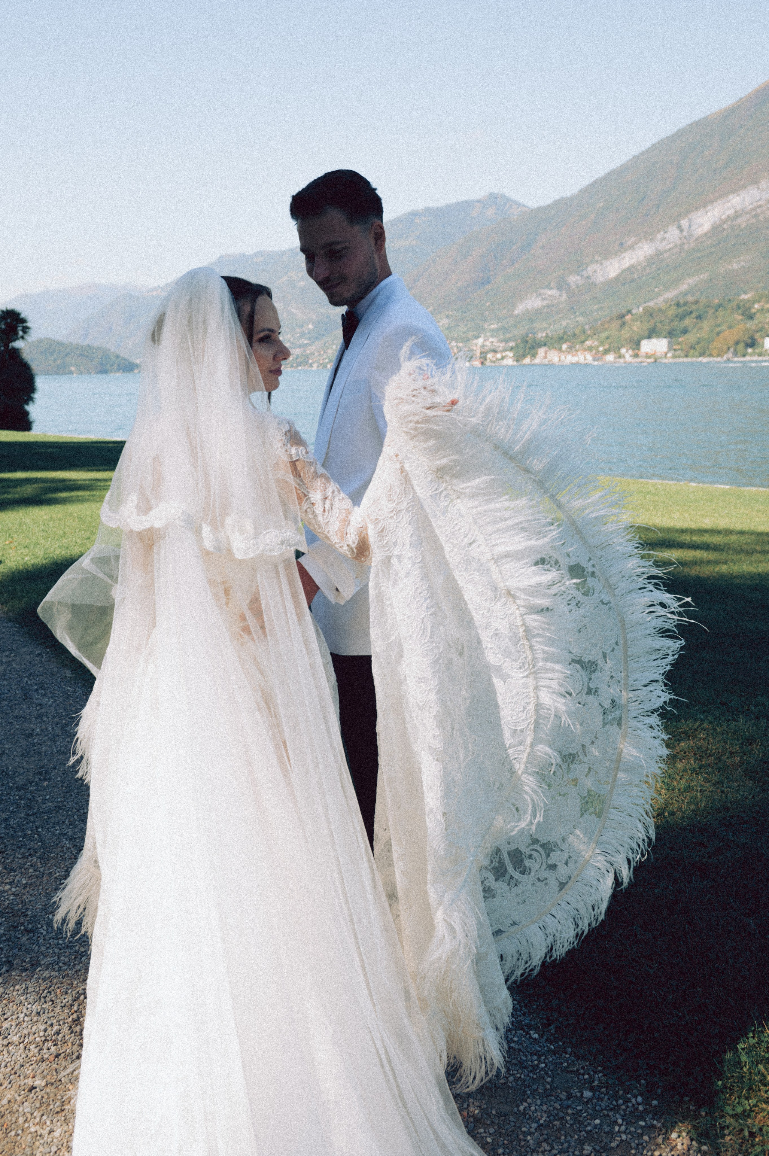 Wedding shoot at villa Melzi. AnaMilanoFoto | Couple & Wedding Photographer in Milan