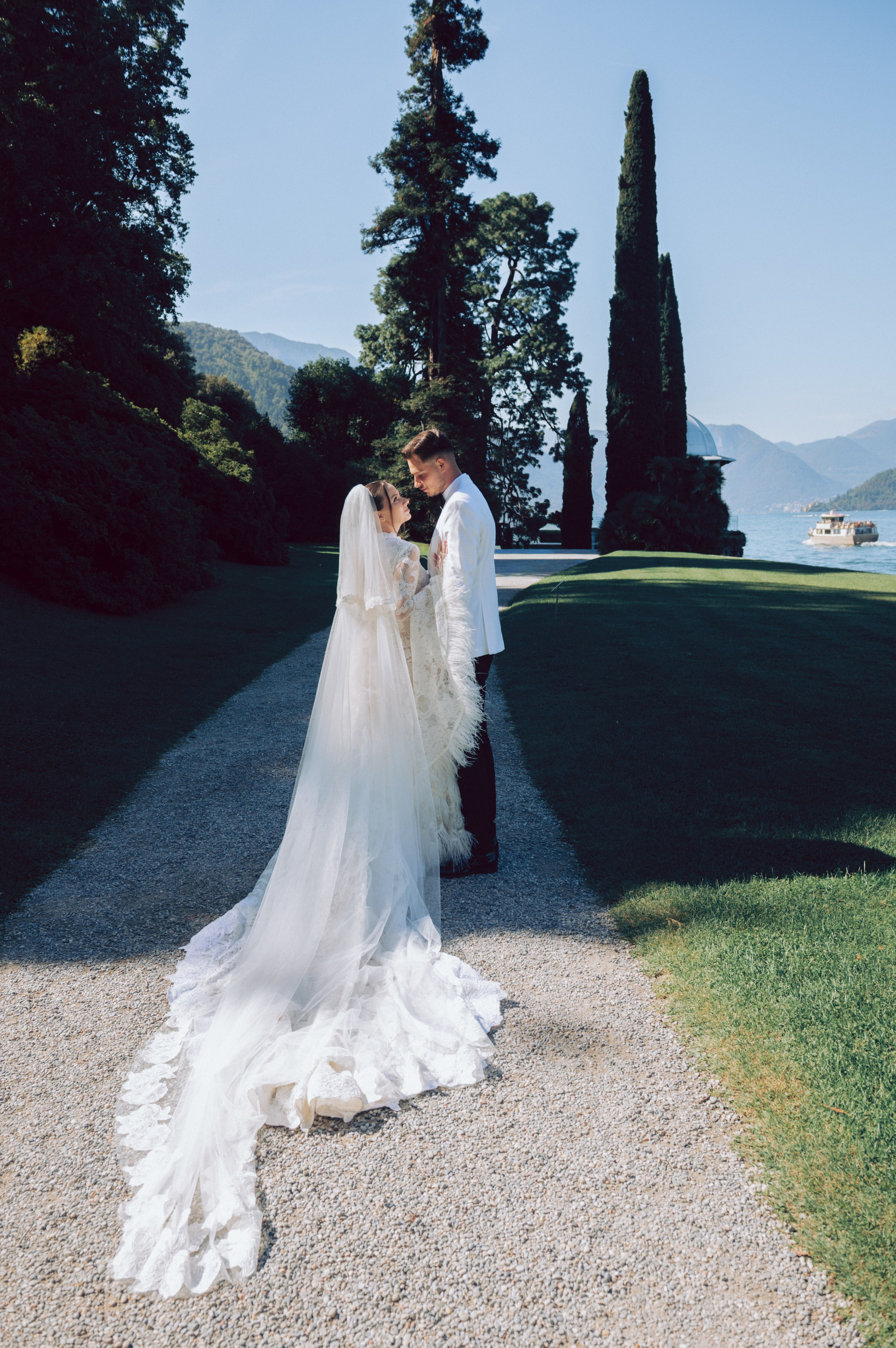 Wedding shoot at villa Melzi. AnaMilanoFoto | Couple & Wedding Photographer in Milan