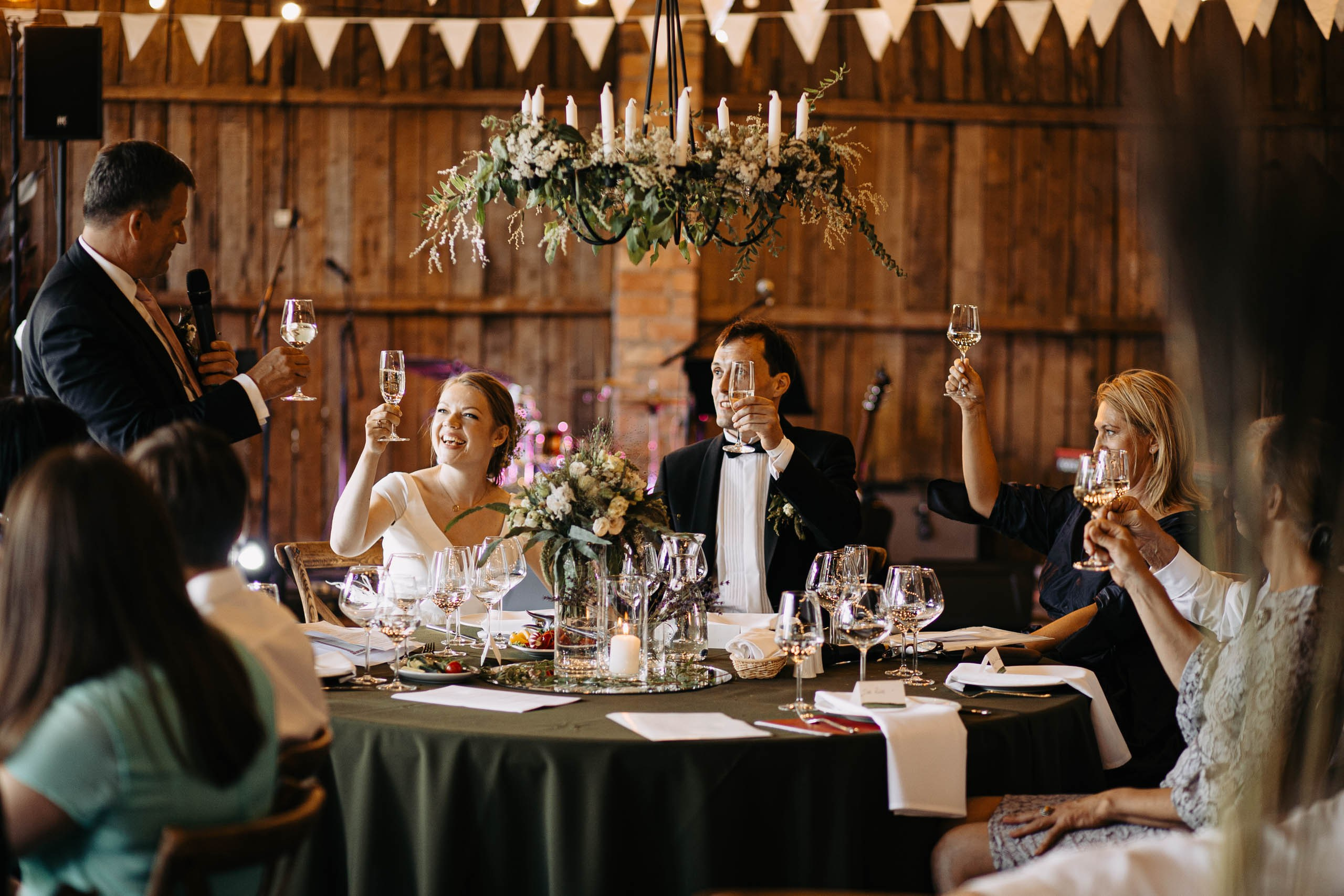 DIEVS SIRDĪ UN VĒJŠ MATOS