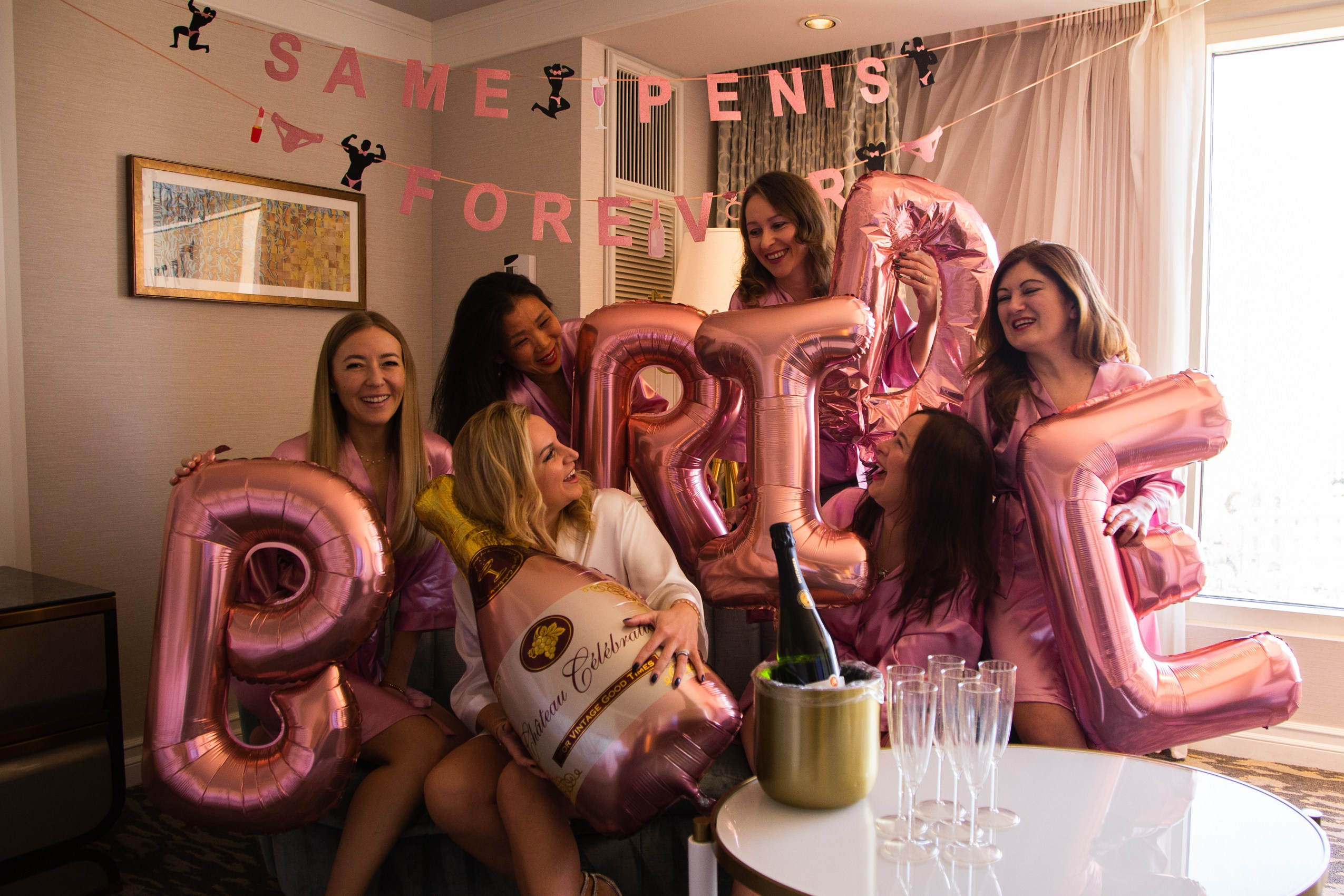 Bachelorette Party in Vegas. Wedding & elopement photographer Viktoriya Kravtsov. Las Vegas