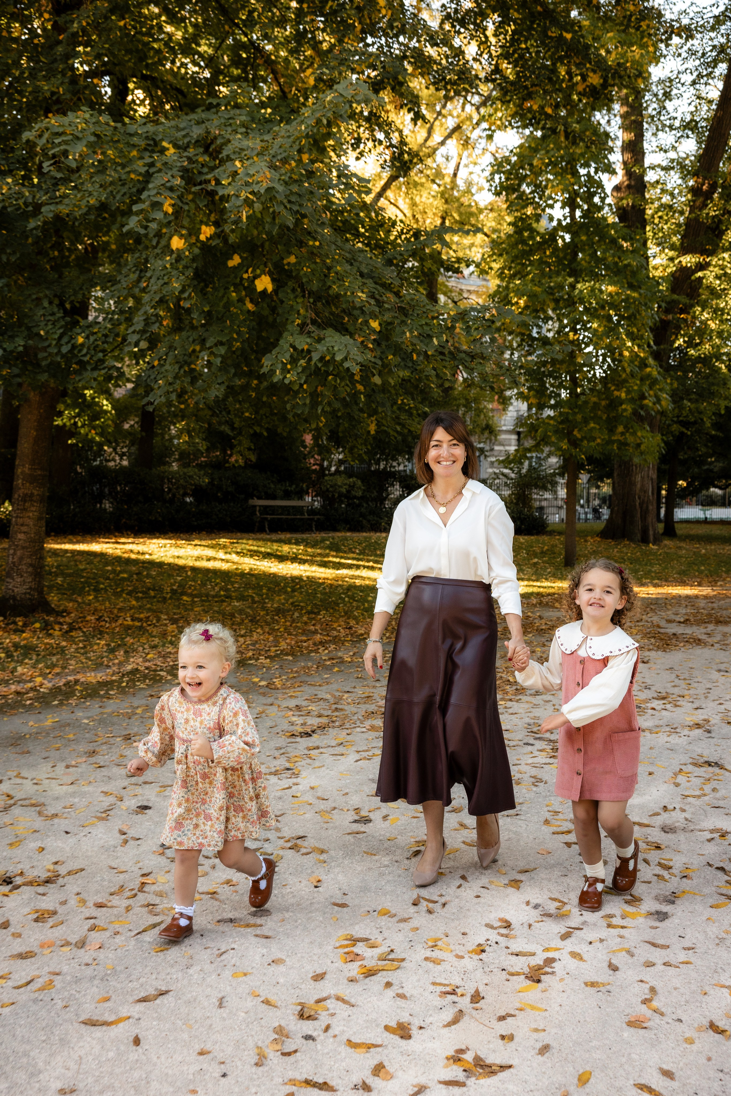 Autumn Family photoshoot in Toulouse. Jardin des Plantes. Eugénie Smirnova — your photographer in Toulouse and southwest France