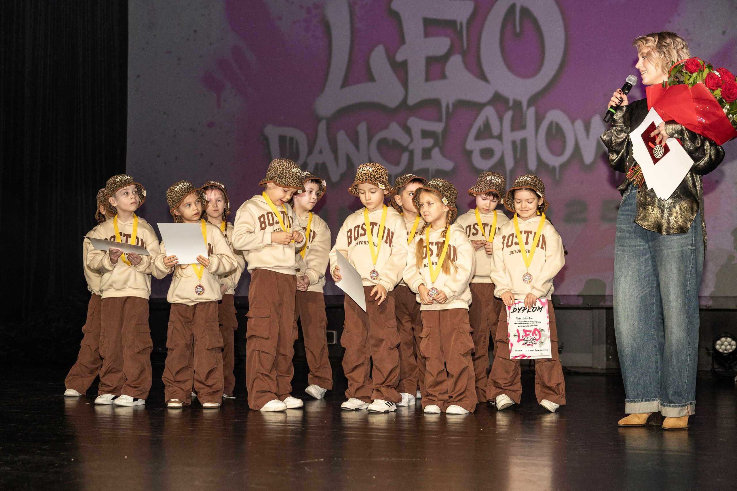 LEO DANCE SHOW WINTER 2025. Семейный и детский фотограф в Варшаве Мила Бобровская