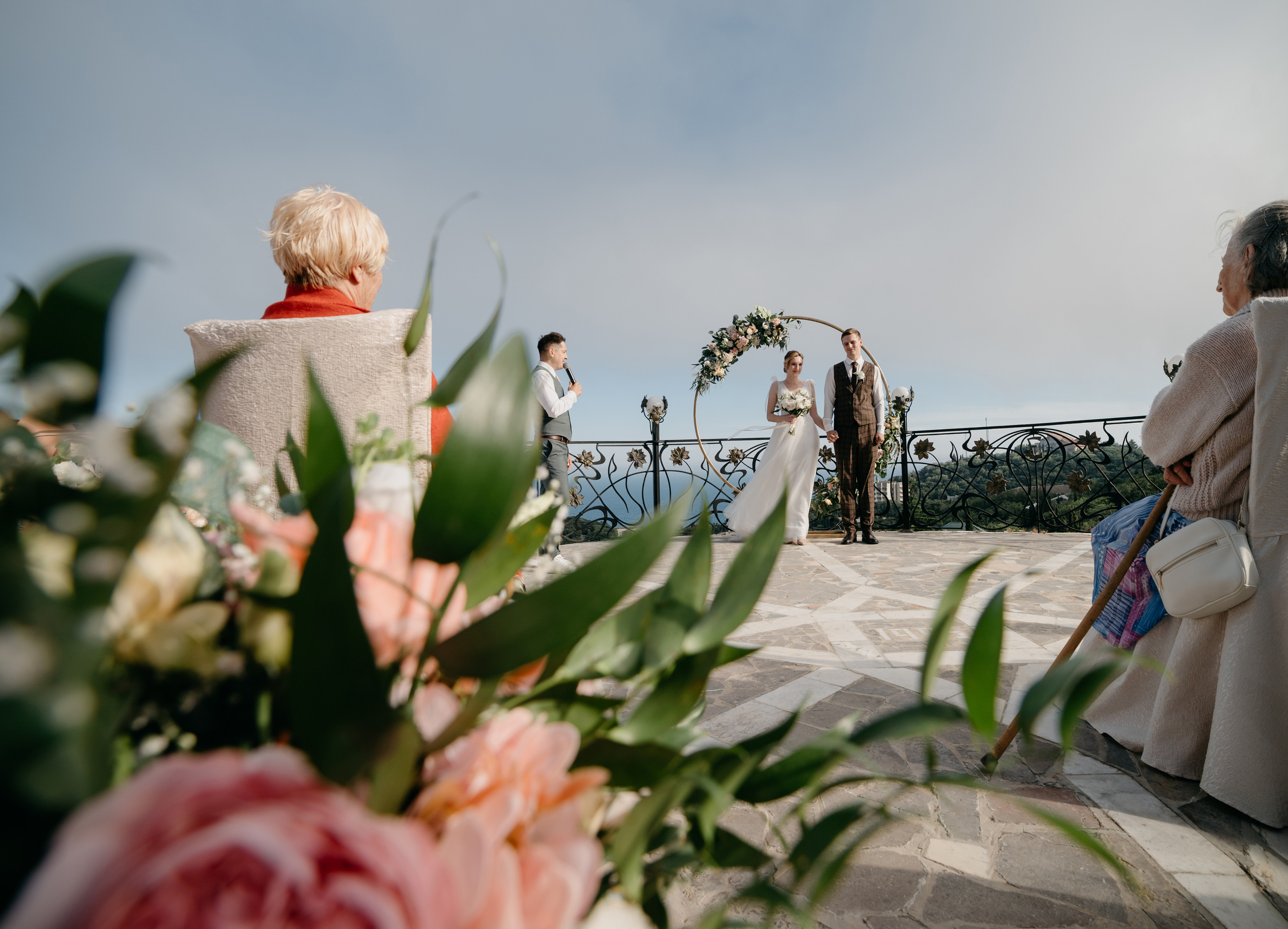 Свадебная фотосессия с видом на Ласточкино гнездо. Свадебный и семейный фотограф Алексей Попов. Штутгарт, Германия