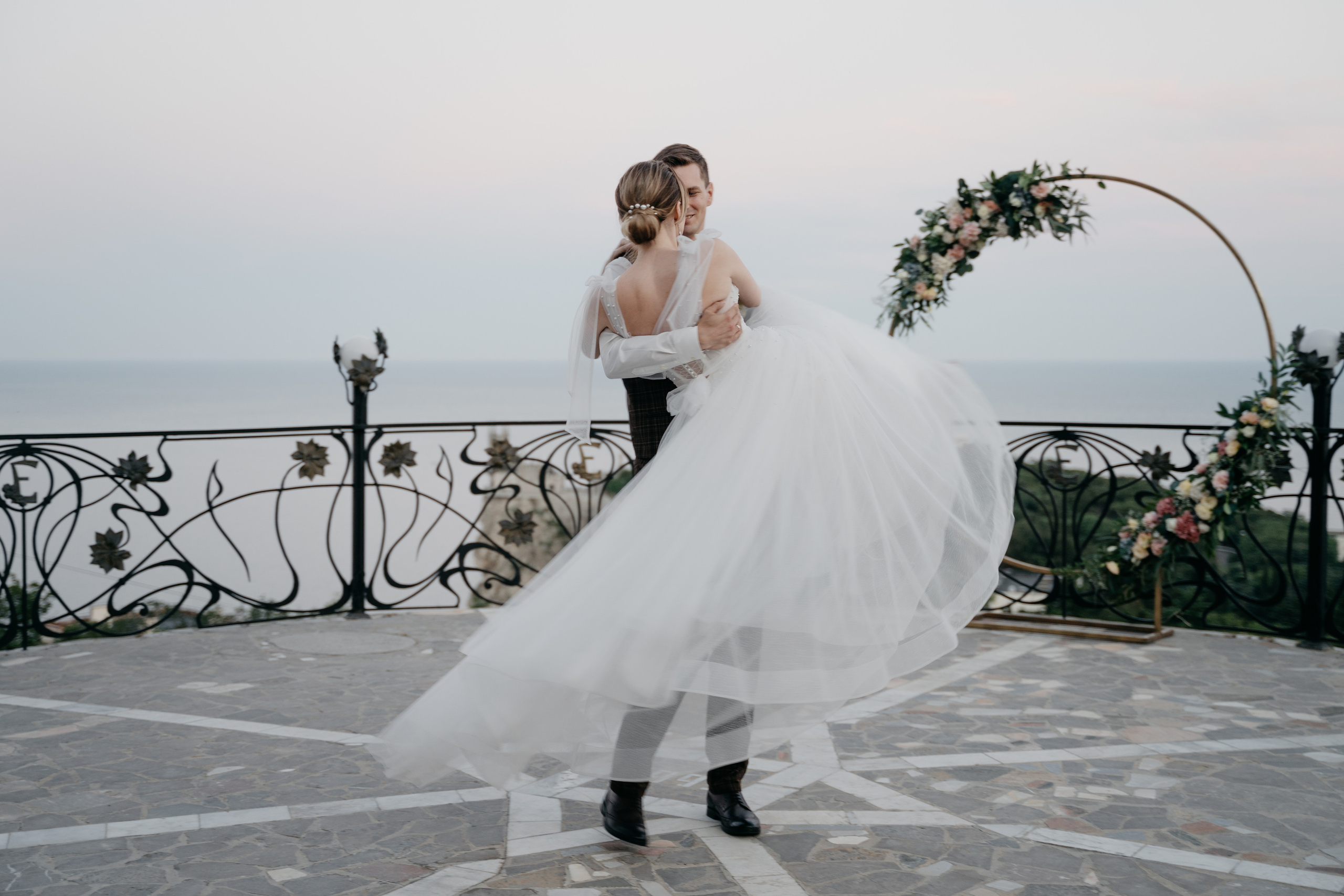 Свадебная фотосессия с видом на Ласточкино гнездо. Свадебный и семейный фотограф Алексей Попов. Штутгарт, Германия