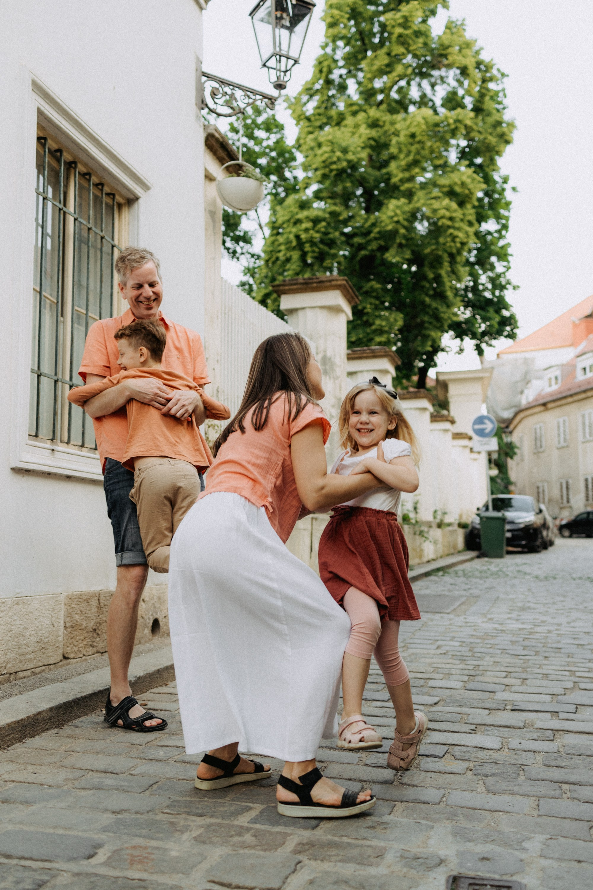 Family in the city. Elena Gorobets. Photographer in Zagreb