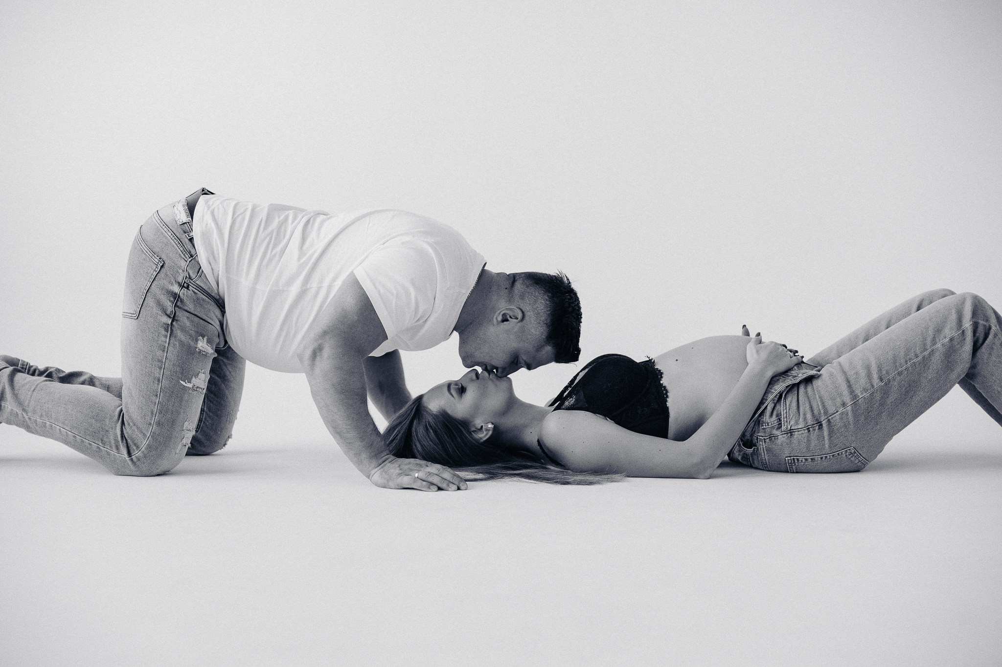 Pełna emocji fotografia sesja ciążowa lifestyle | Natalia Malinowska Fotografia | Augustów Warszawa. Natalia Malinowska Fotografia | Fotograf ślubny i rodzinny Augustów Warszawa