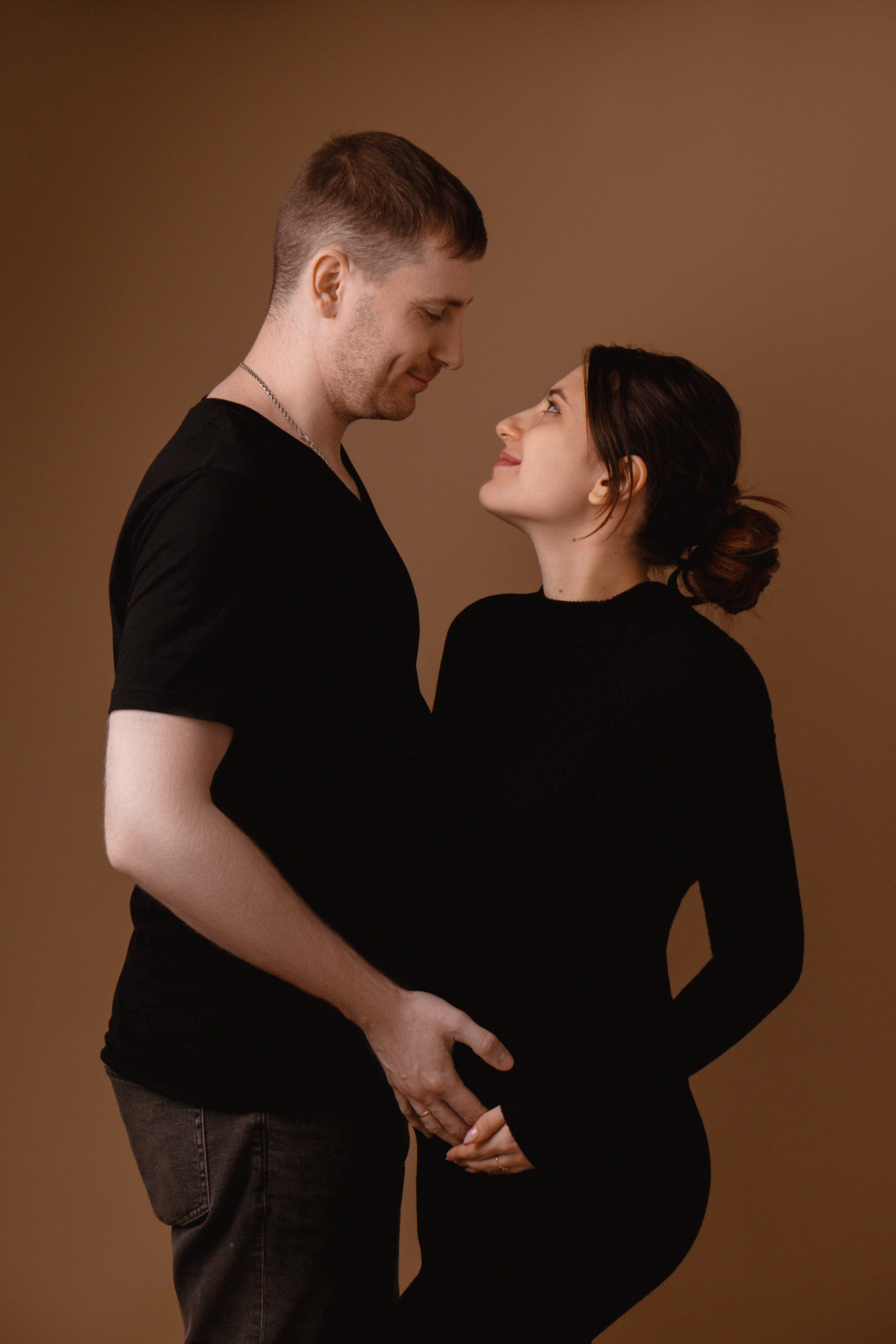 Sesja ciążowa w naturalnym i delikatnym wydaniu. Fotograf Łódź - sesja ciążowa, noworodkowa, dziecięca. Studio w Łodzi