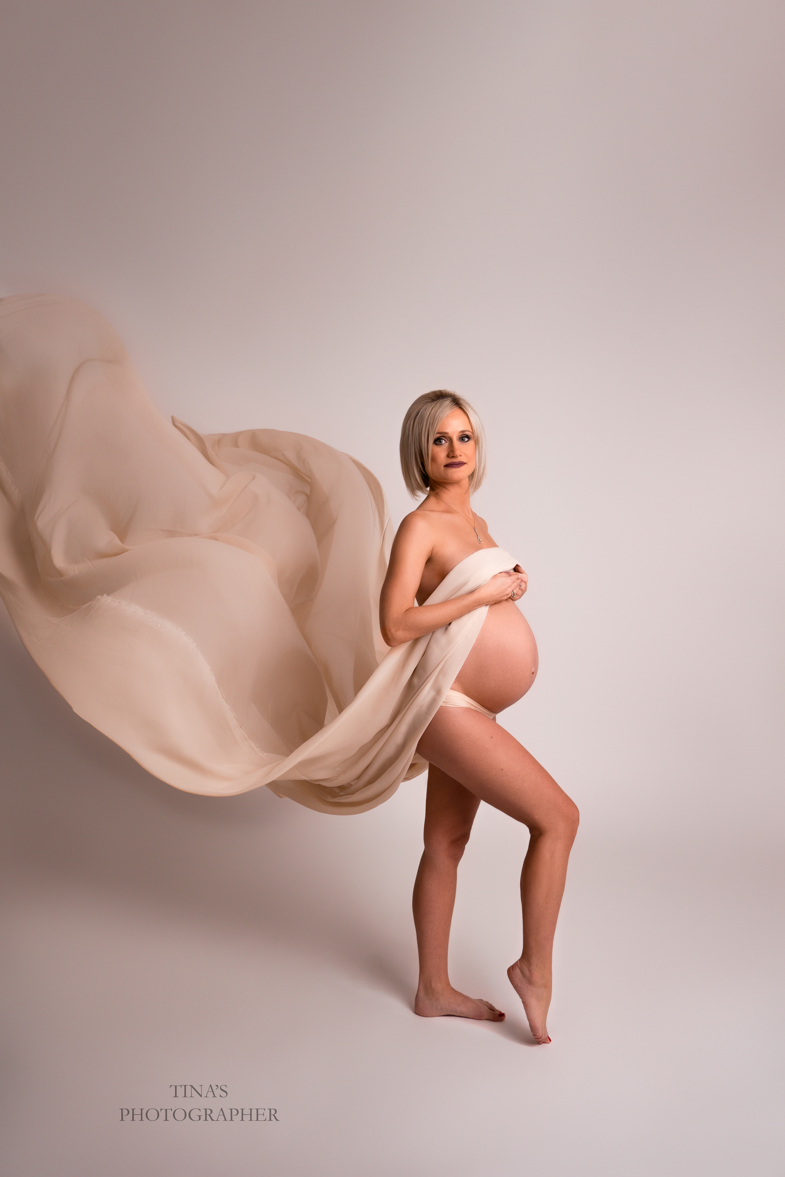 Wyjątkowa, elegancka sesja ciążowa w Łodzi. Fotograf Łódź - sesja ciążowa, noworodkowa, dziecięca. Studio w Łodzi