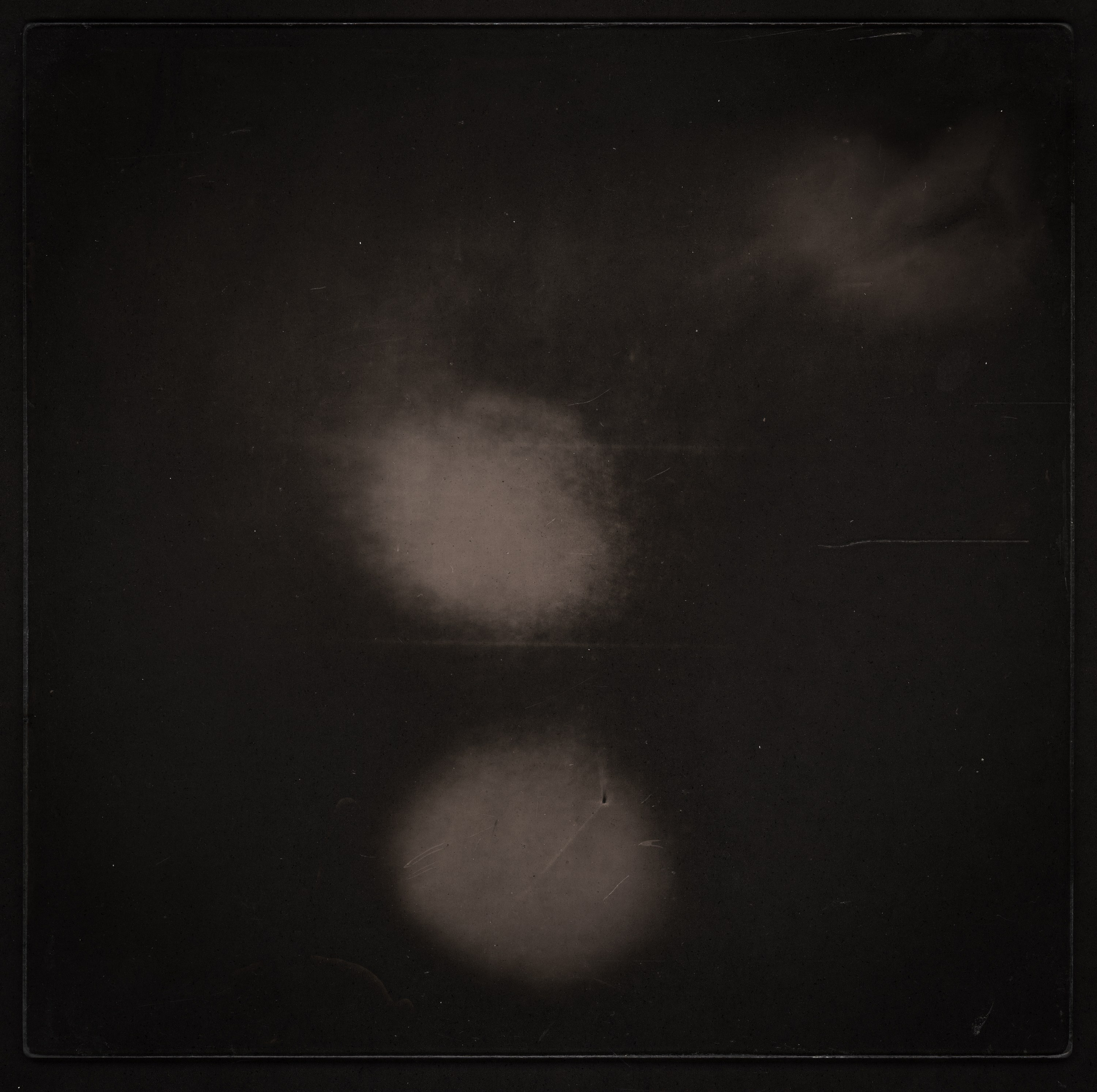APPARITIONE. Adriano Escanhuela — Experimental