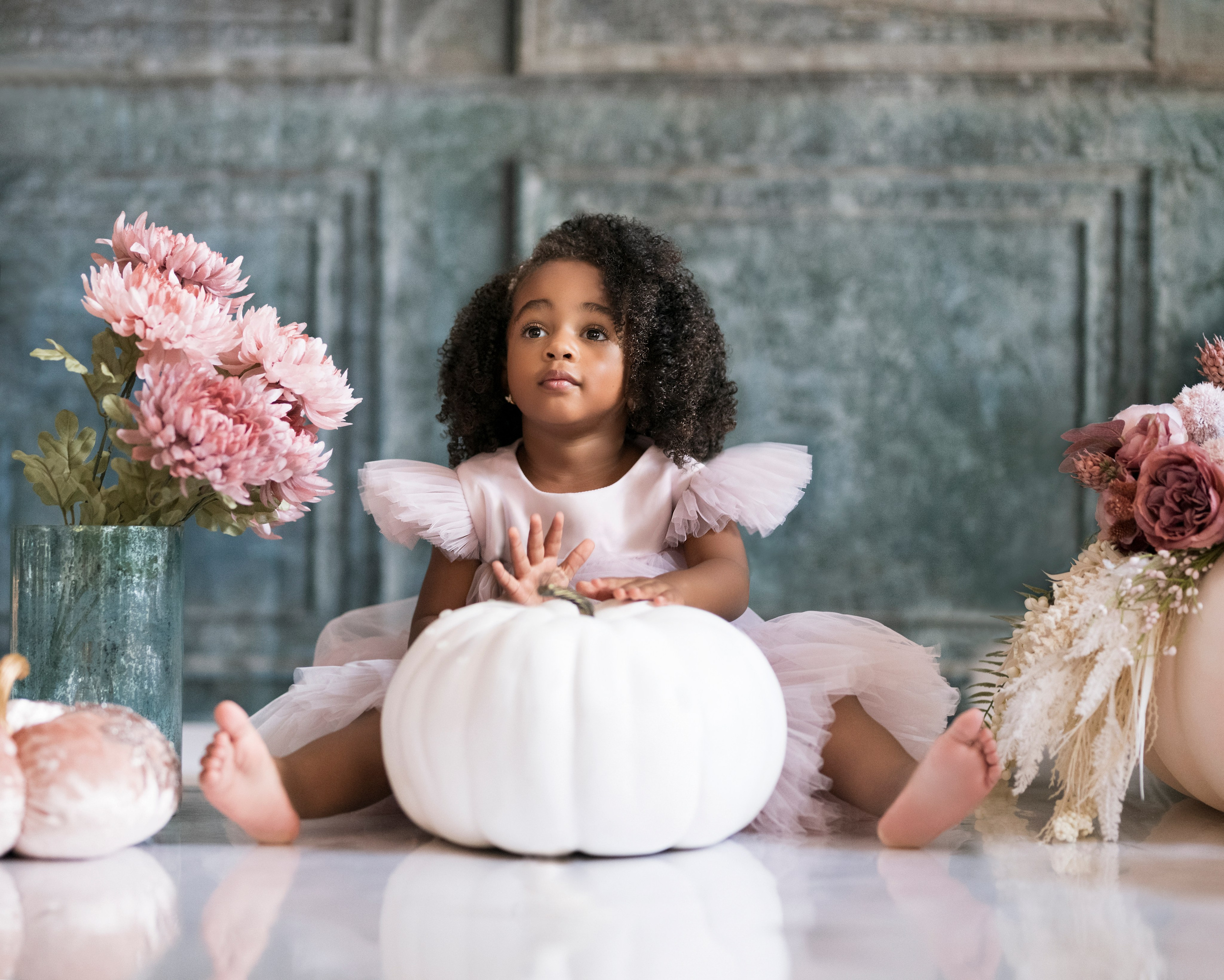 White Pumpkin. Portrait, kids and family photographer in Wesley Chapel Alina Alice Osipova
