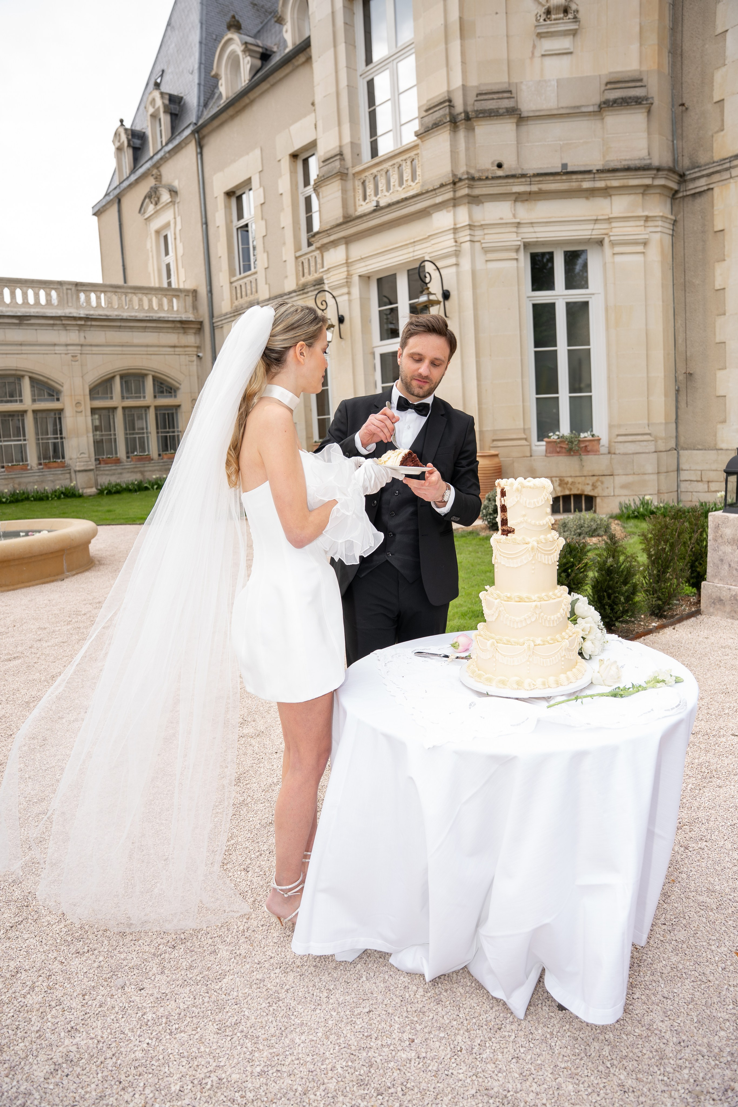 Chateau elopement inspiration. Wedding photographer in Paris Oksana Shum