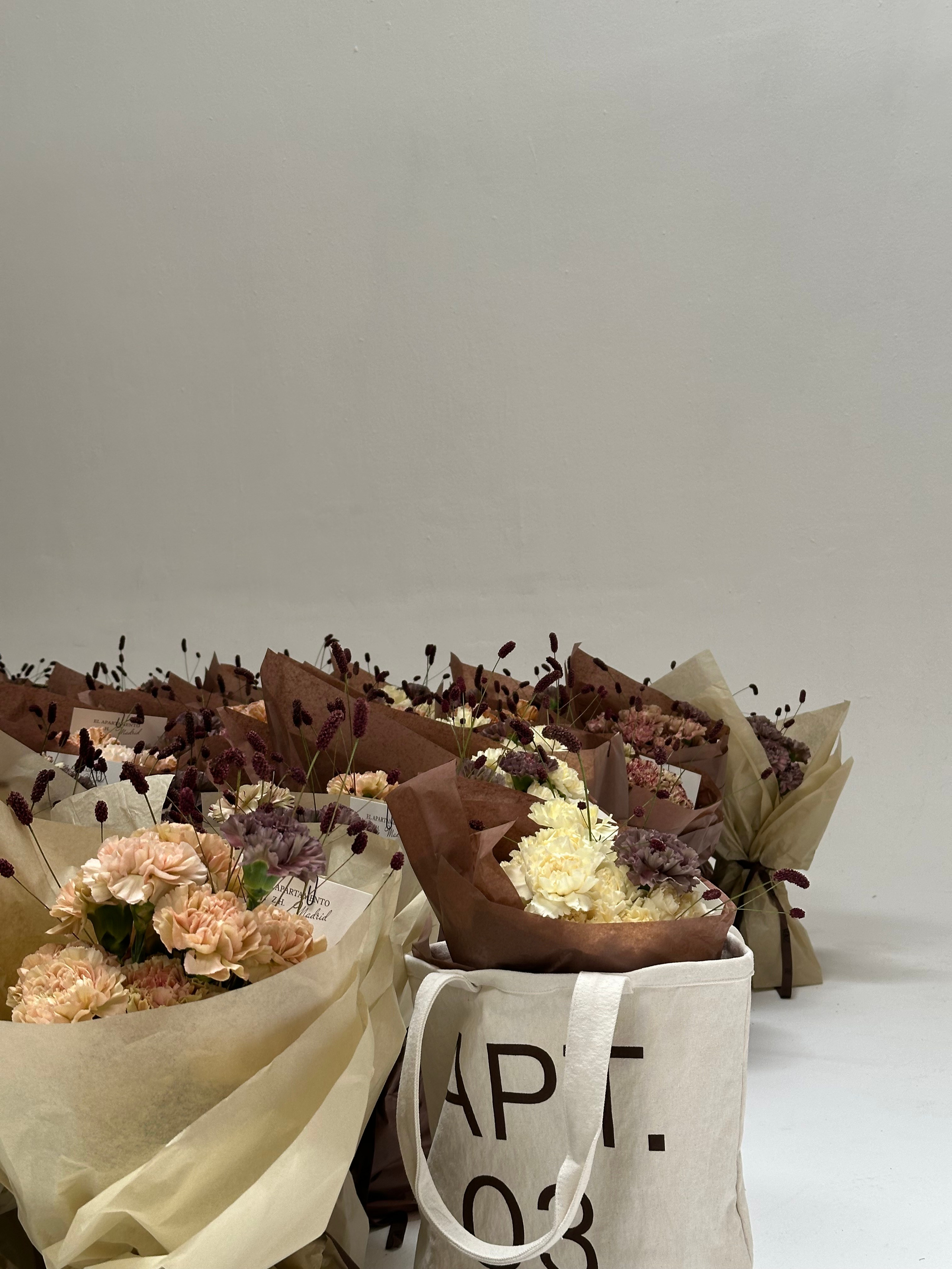 Flower installations for the opening of Zara APT.03 in Serrano 23, Madrid.