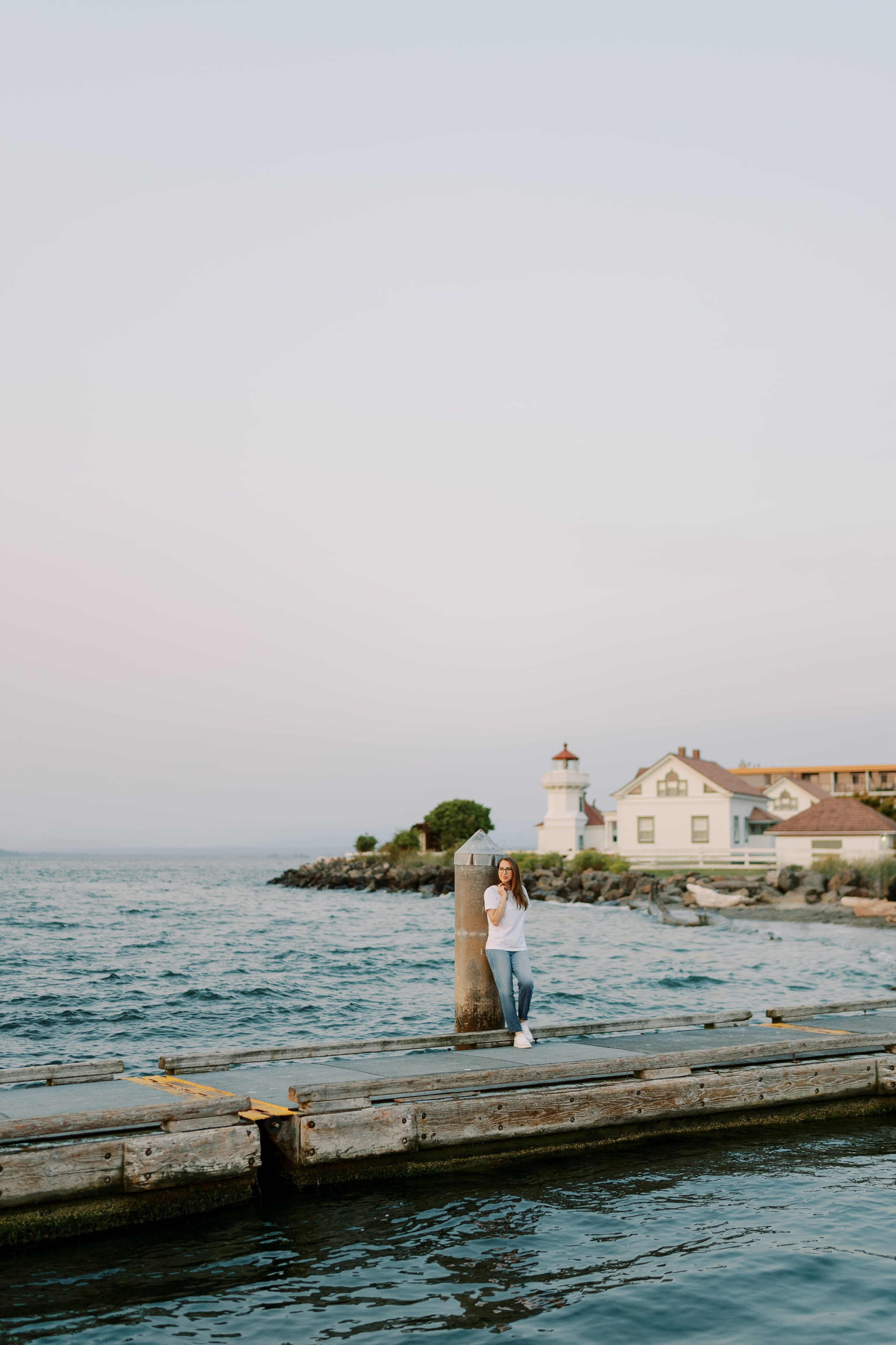 Family photoshoot. Vitalina with her family. August 2024. Lighthouse in Mukilteo. EVAN ARISTOV WEDDING PHOTOGRAPHY — Seattle Wedding Photographer