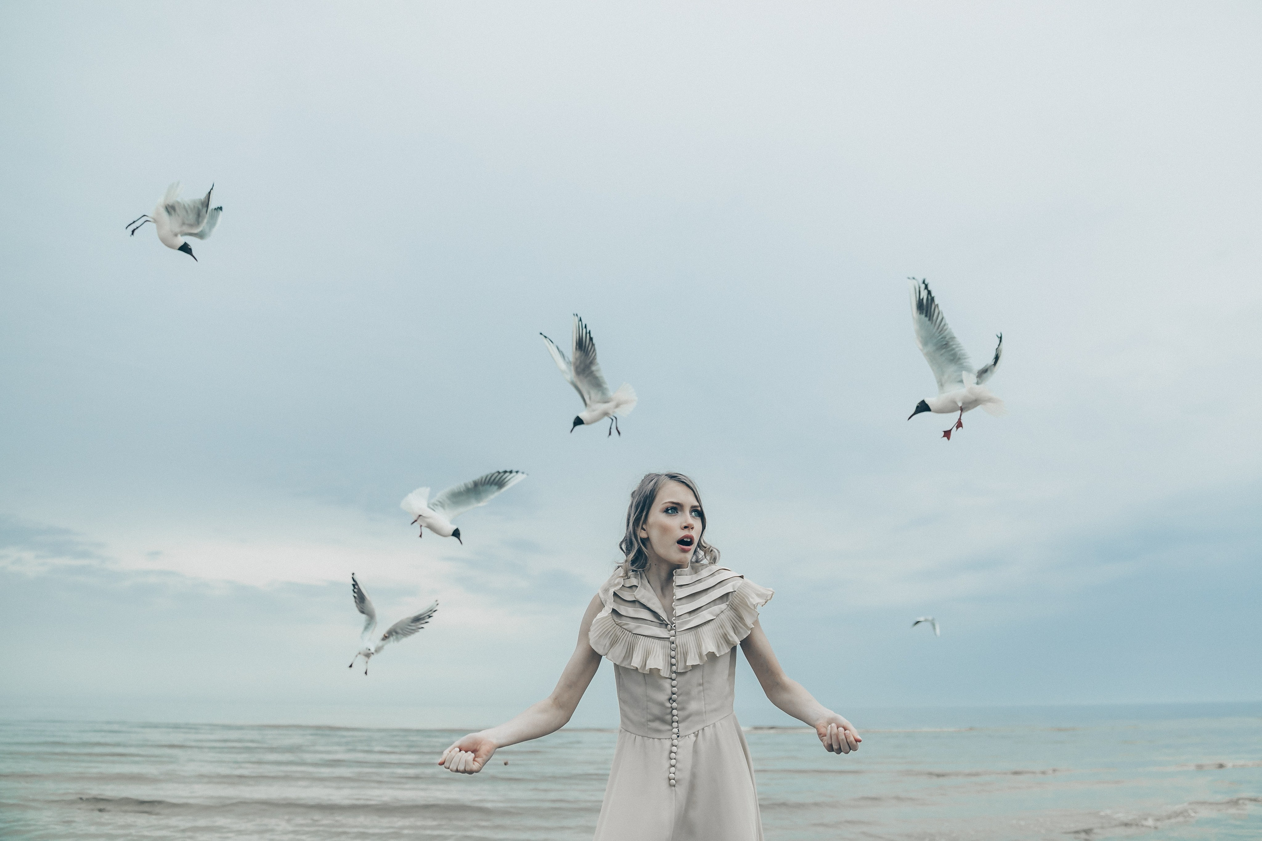 Marta and sea. Sandra Garanca Portrait and event photographer