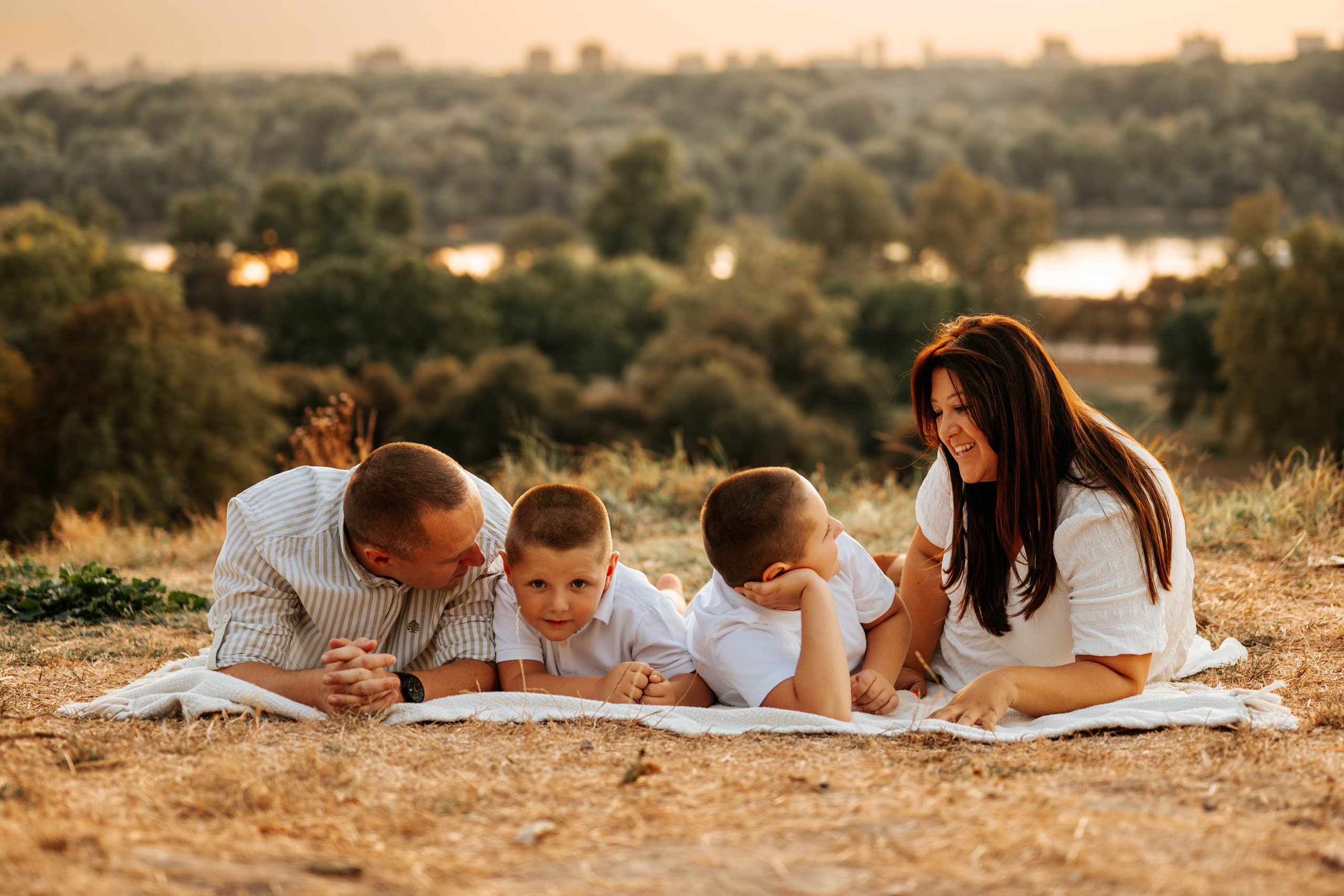 Bojana, Nikola, Stefan i Uroš - porodično fotografisanje. Dečiji i porodični fotograf