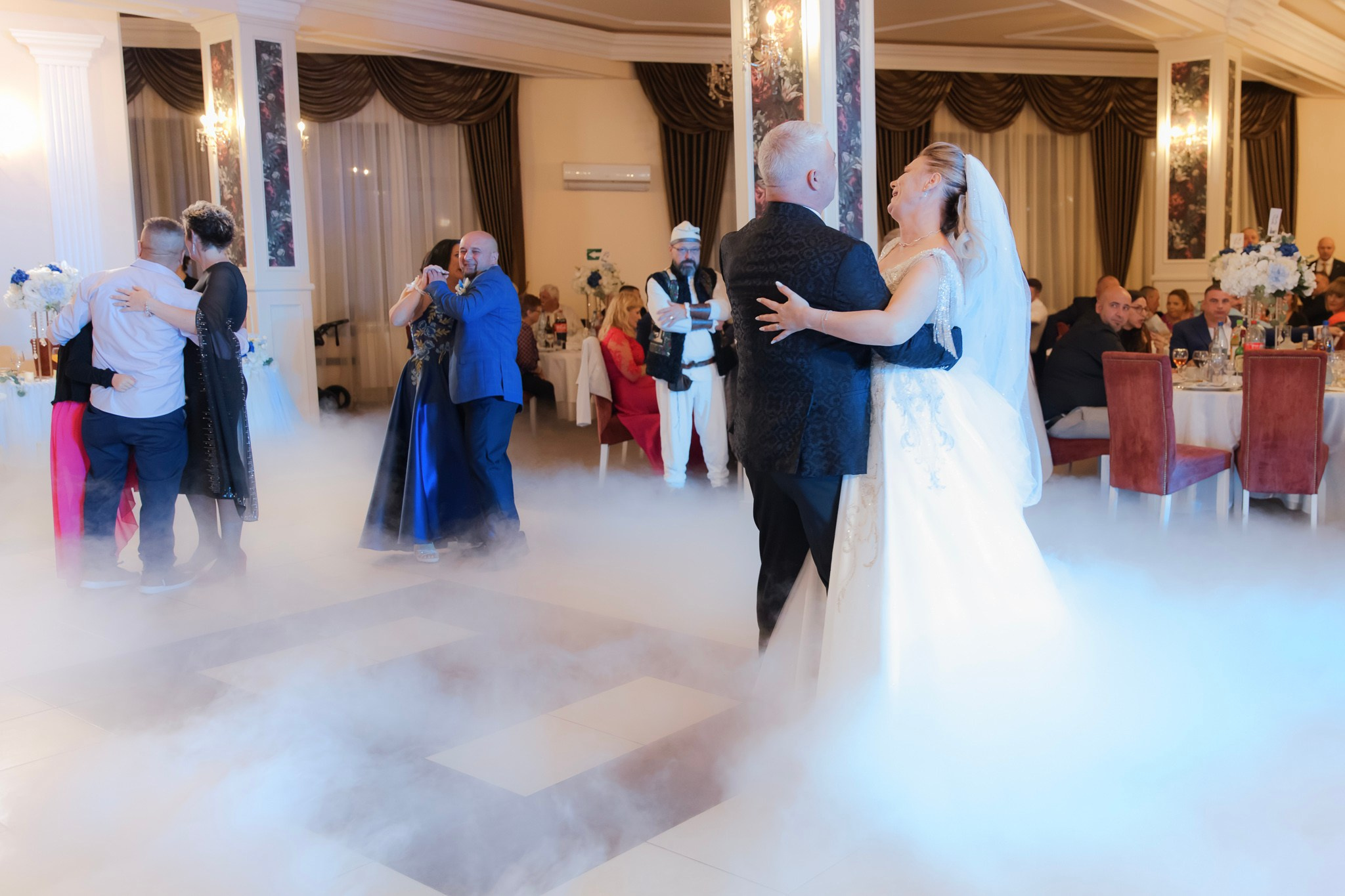 Mihai & Oana. Servicii foto-video profesionale, pentru momente de neuitat