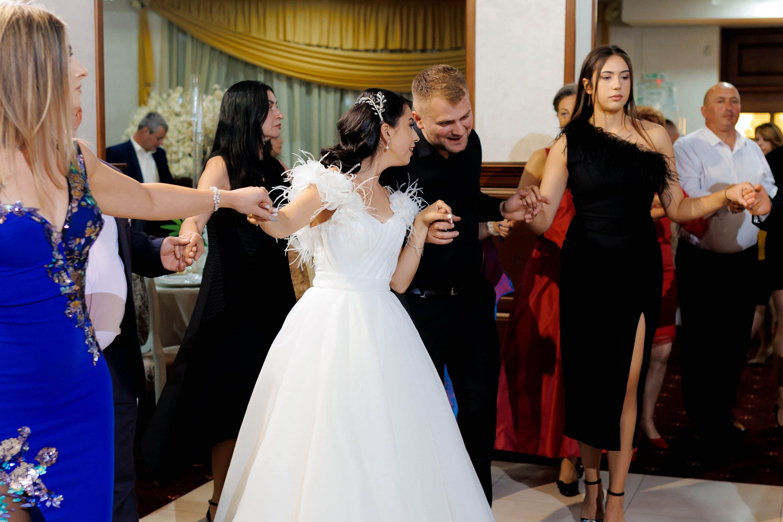 Loredana & Emilian – Ziua Nunții | Videografie - fotografie Botez Suceava, Iași, Botoșani. Servicii foto-video profesionale, pentru momente de neuitat
