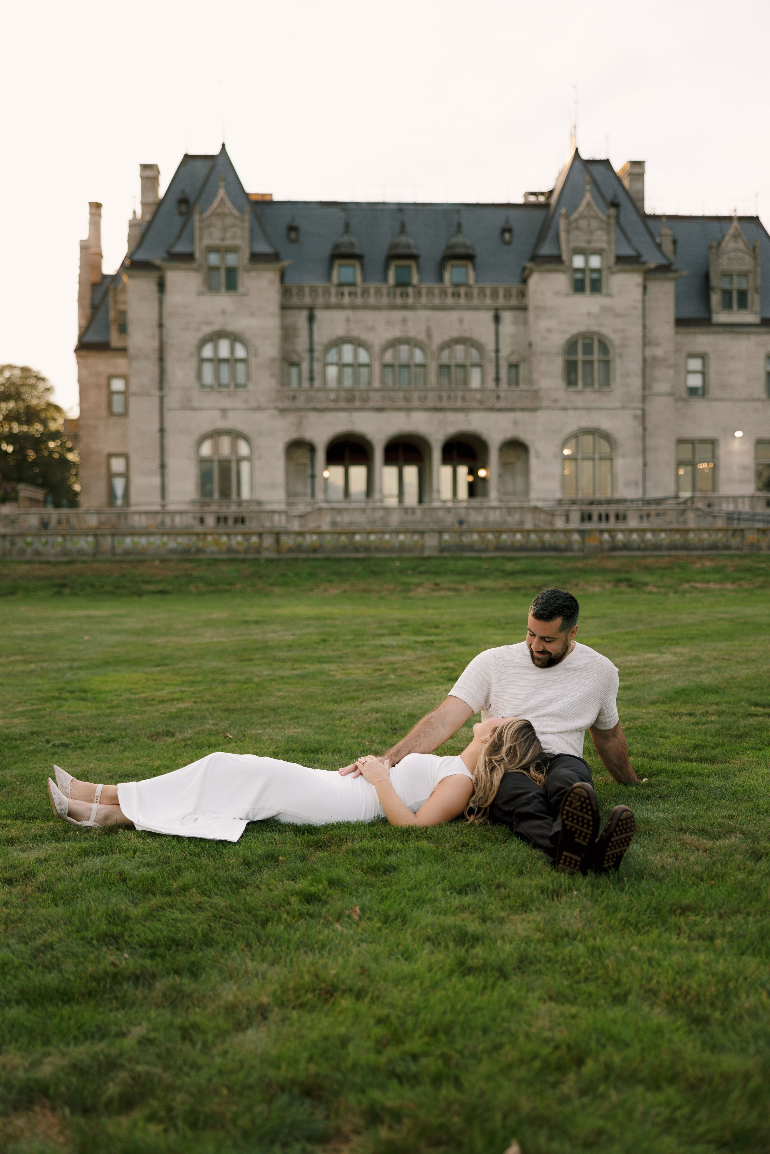 Coastal Elegance in Newport. Rhode Island Wedding Photographer Tati Simpson