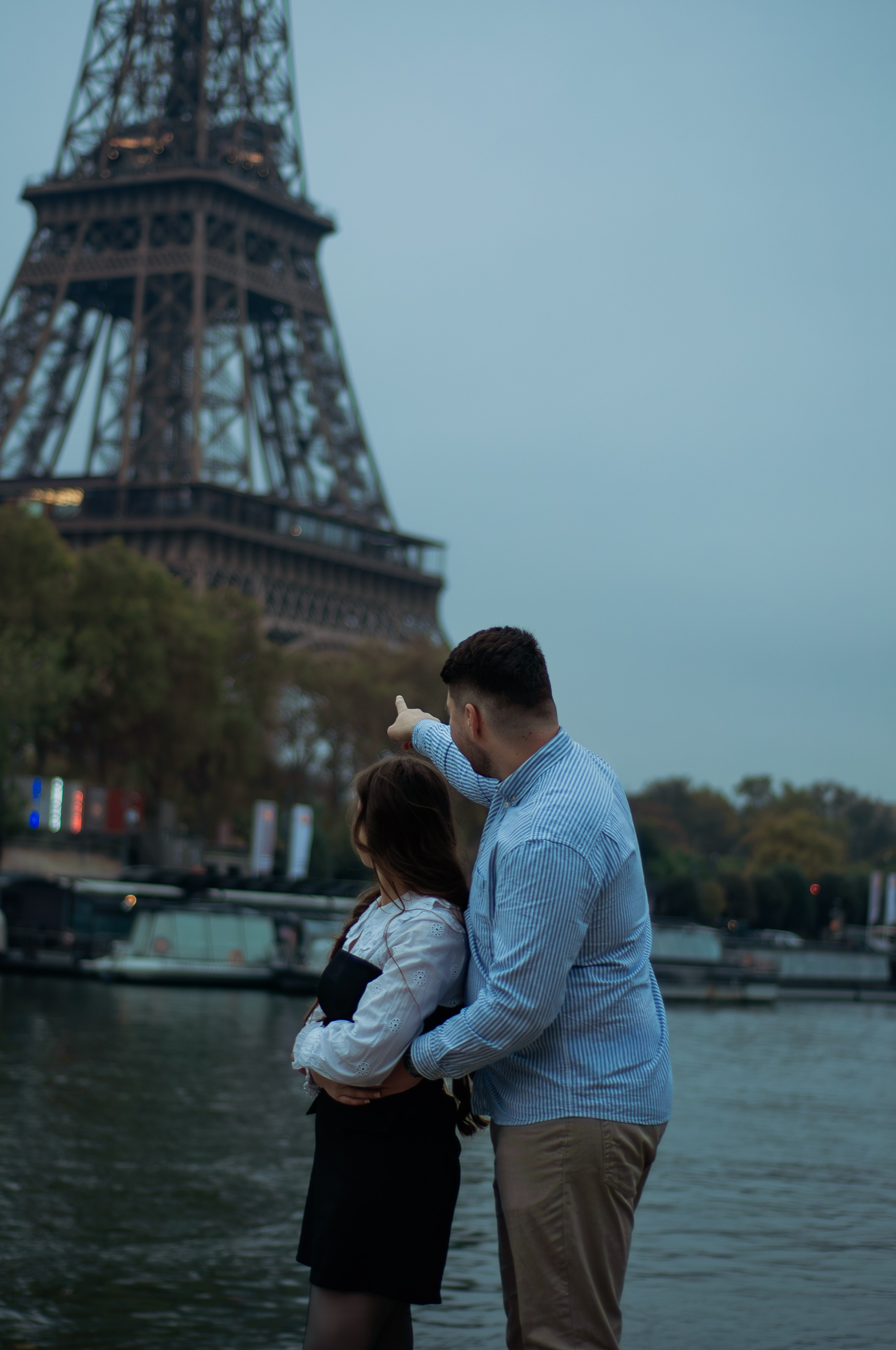 Помолвочная фотосессия у Эйфелевой башни. Фотограф в Париже Полина Осипова