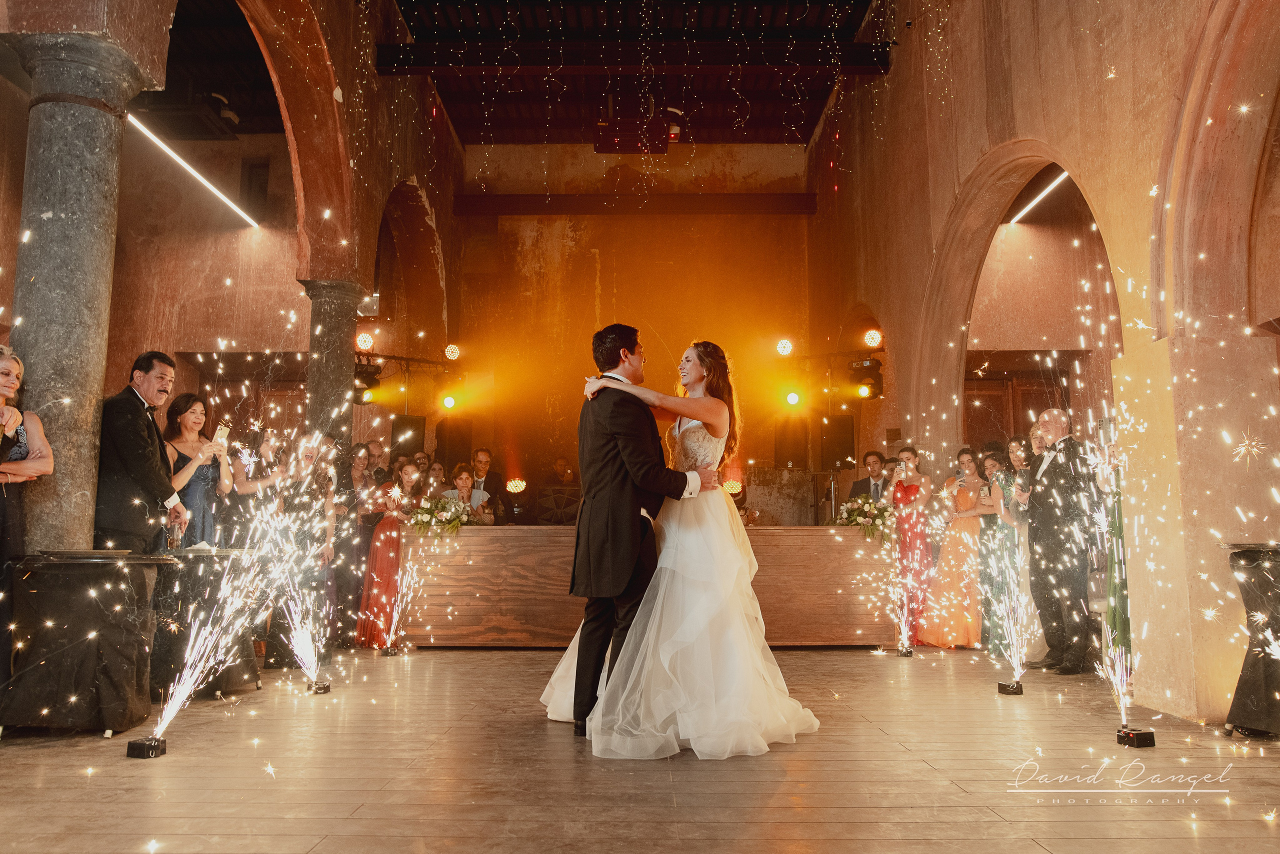 Classic Weddings. Destination wedding photographer based in Cancun and Riviera Maya with service worldwide