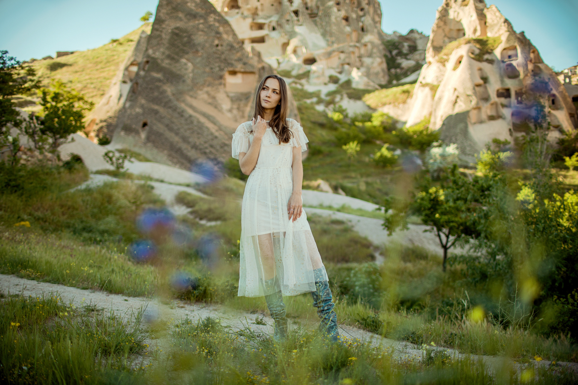 Cappadocia photo shoot at sunrise with balloons. Julia Ganch I Fashion Wedding Photography I Cappadocia Turkey