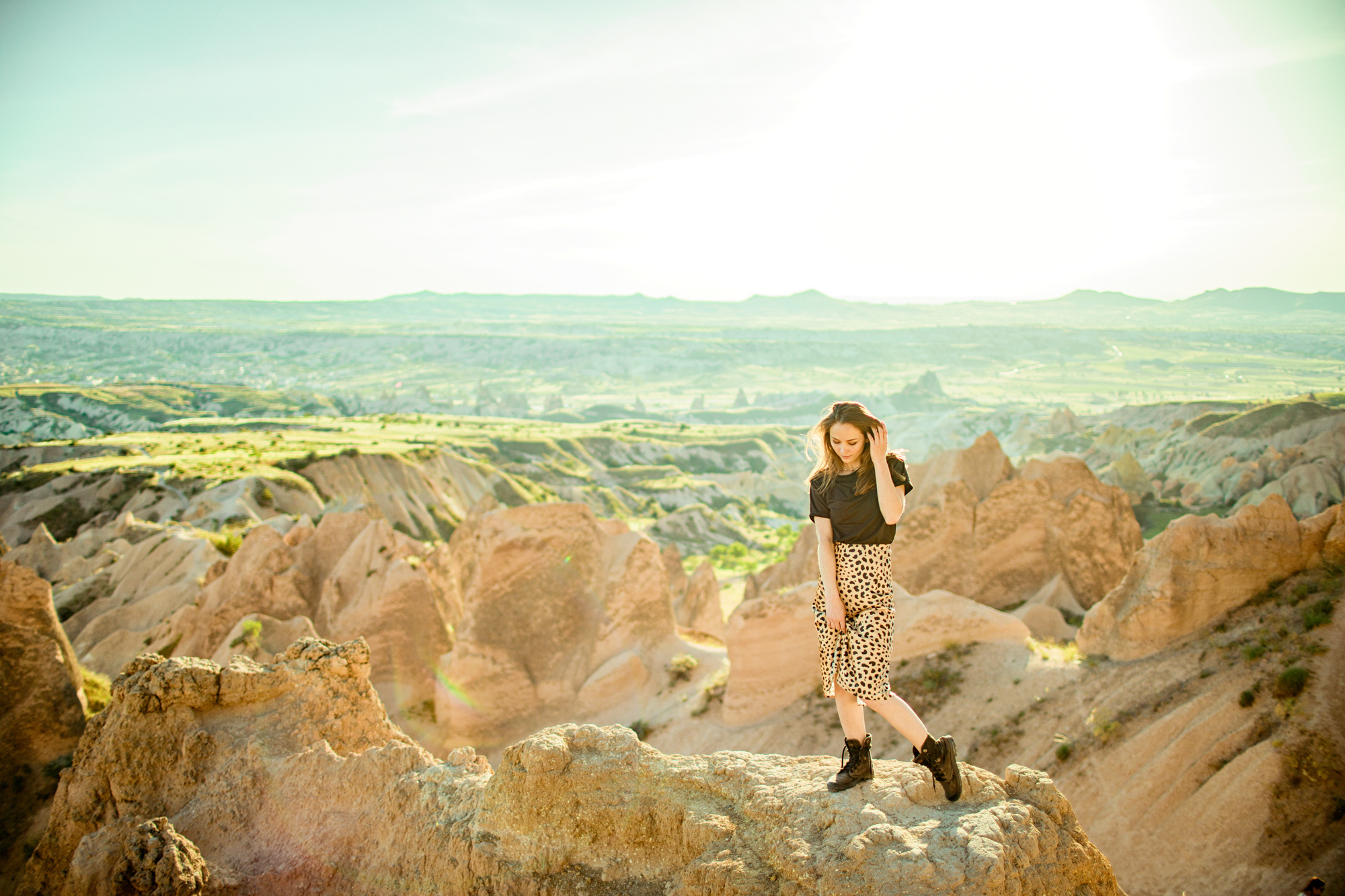 Cappadocia photo shoot at sunrise with balloons. Julia Ganch I Fashion Wedding Photography I Cappadocia Turkey