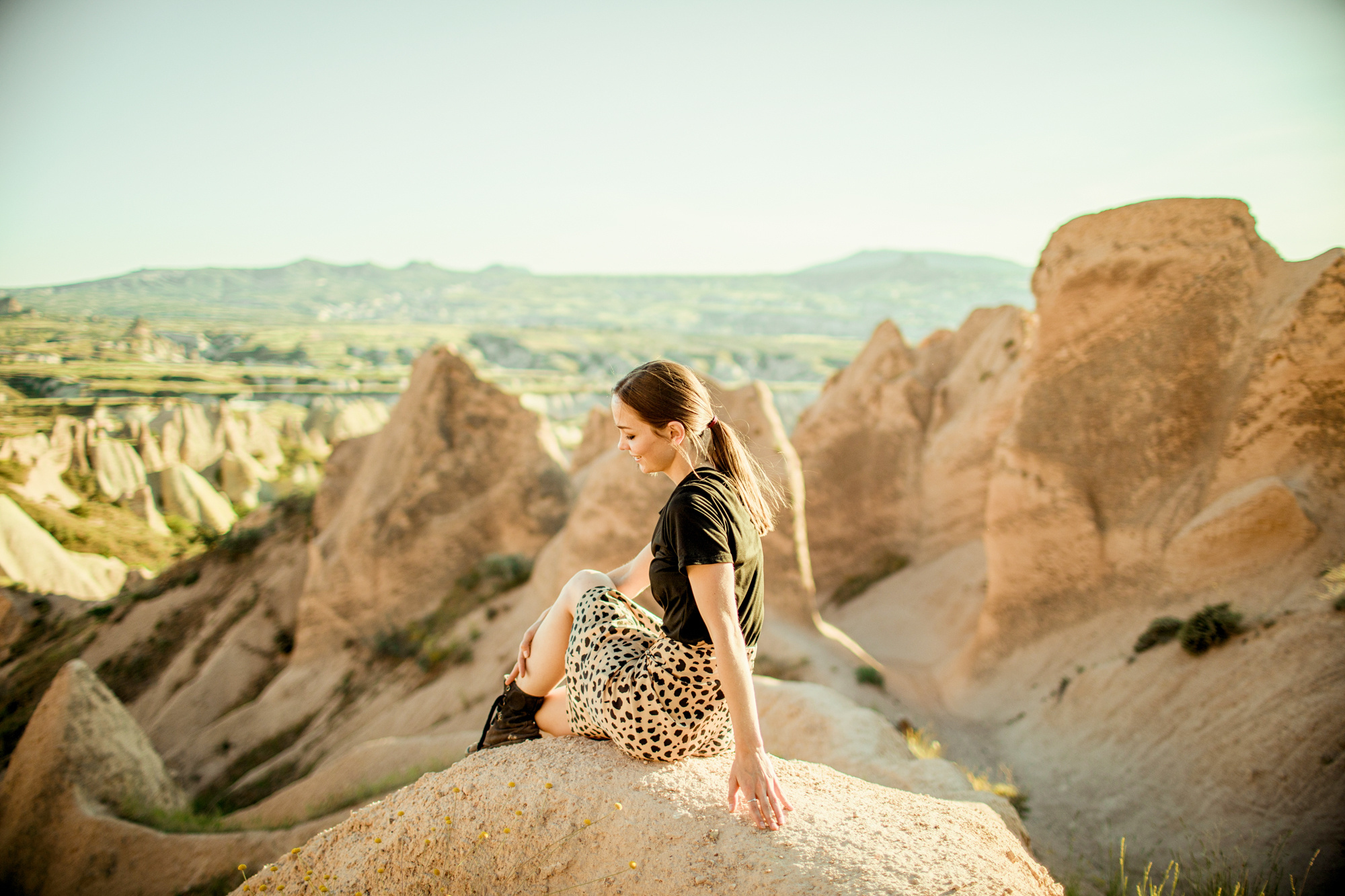 Cappadocia photo shoot at sunrise with balloons. Julia Ganch I Fashion Wedding Photography I Cappadocia Turkey