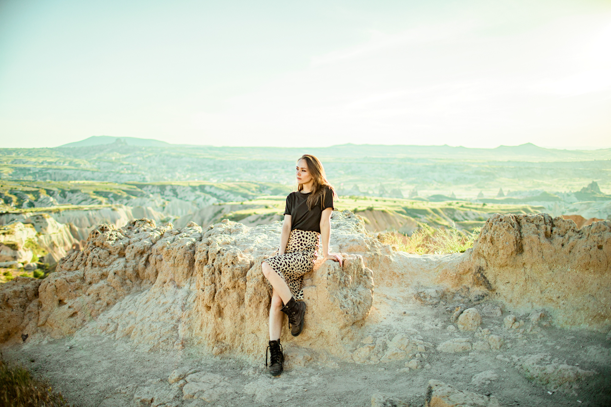 Cappadocia photo shoot at sunrise with balloons. Julia Ganch I Fashion Wedding Photography I Cappadocia Turkey