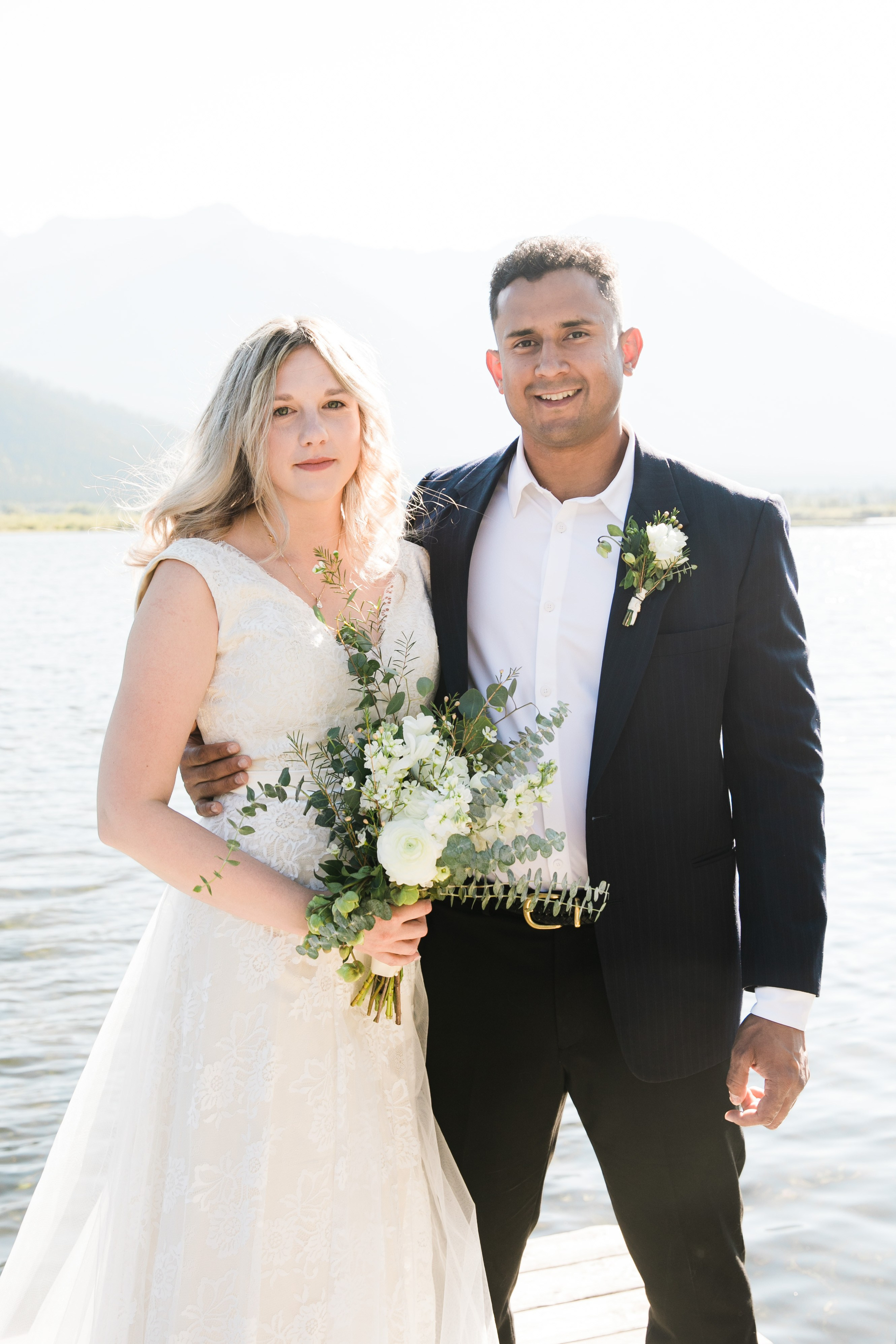 Dakota & Jarrett Wedding — Vermilion Lakes. Fotografía accesible en Calgary
