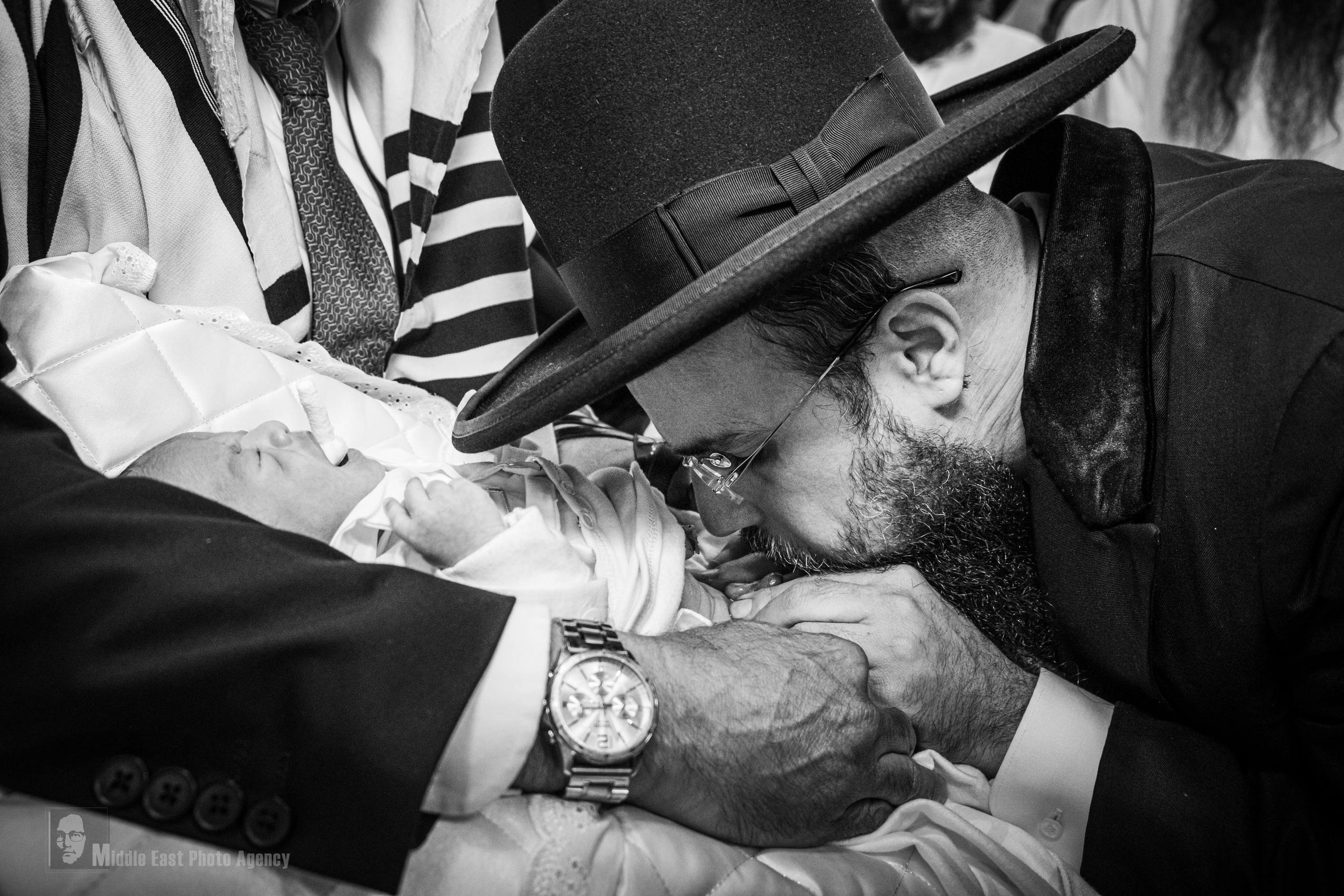 ‏ברית מילה. Middle East Photo Agency — Photography & Event Magnets — סוכנות צילום והדפסת מגנטים לאירועים