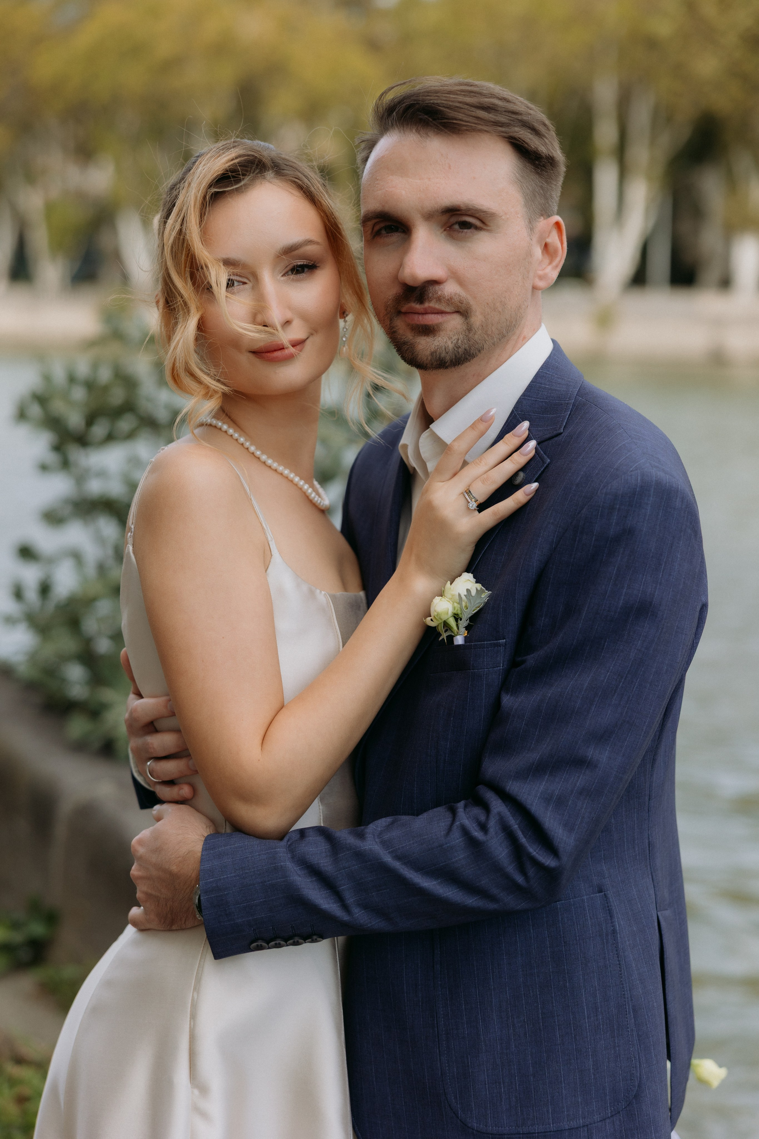 Love in Autumn forest. Wedding photographer in Tbilisi Ioseb Mamniashvili