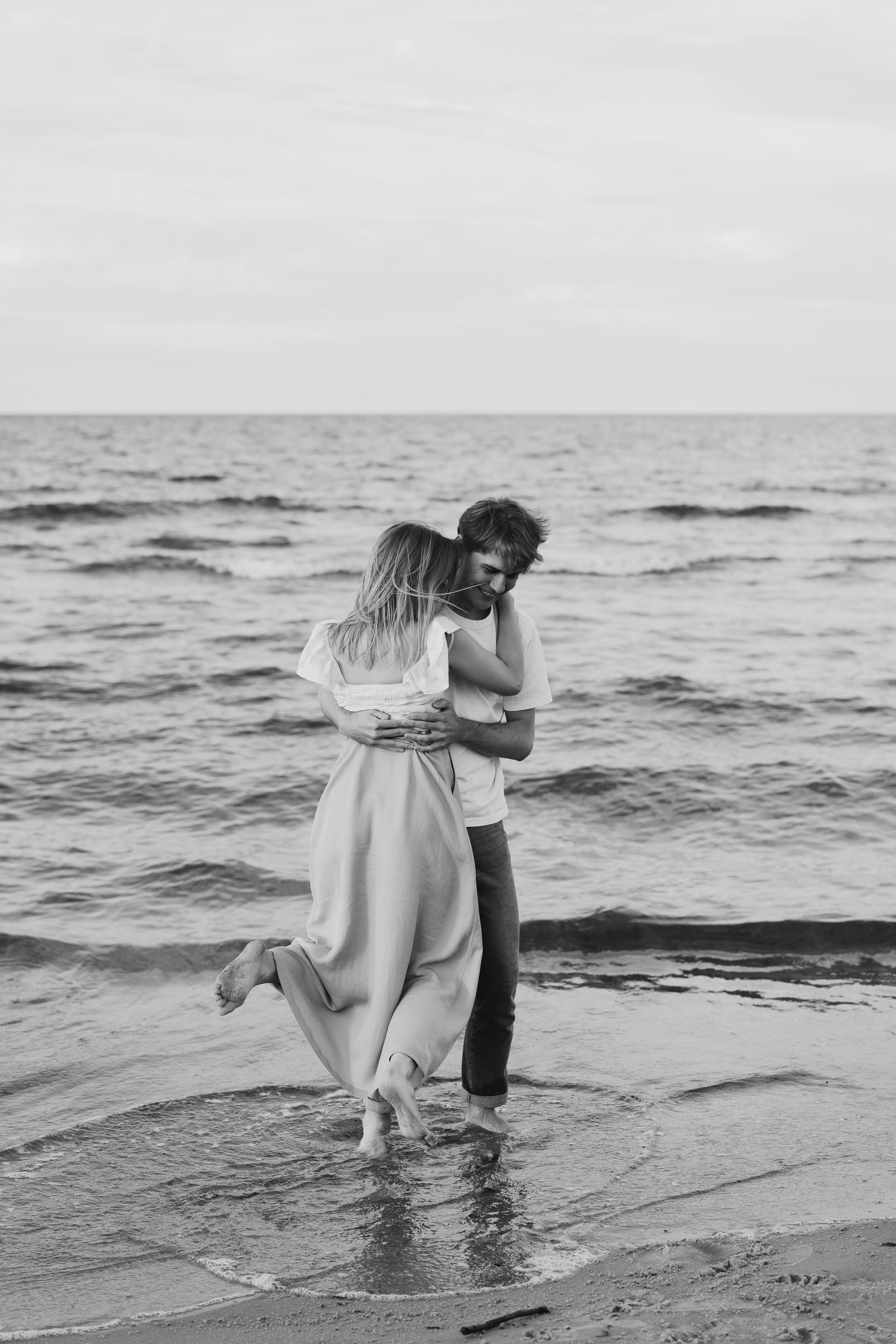 Gracjana i Damian, sesja narzeczeńska nad morzem. Fotograf ślubny & lifestyle Gdańsk, Karolina Baczewska