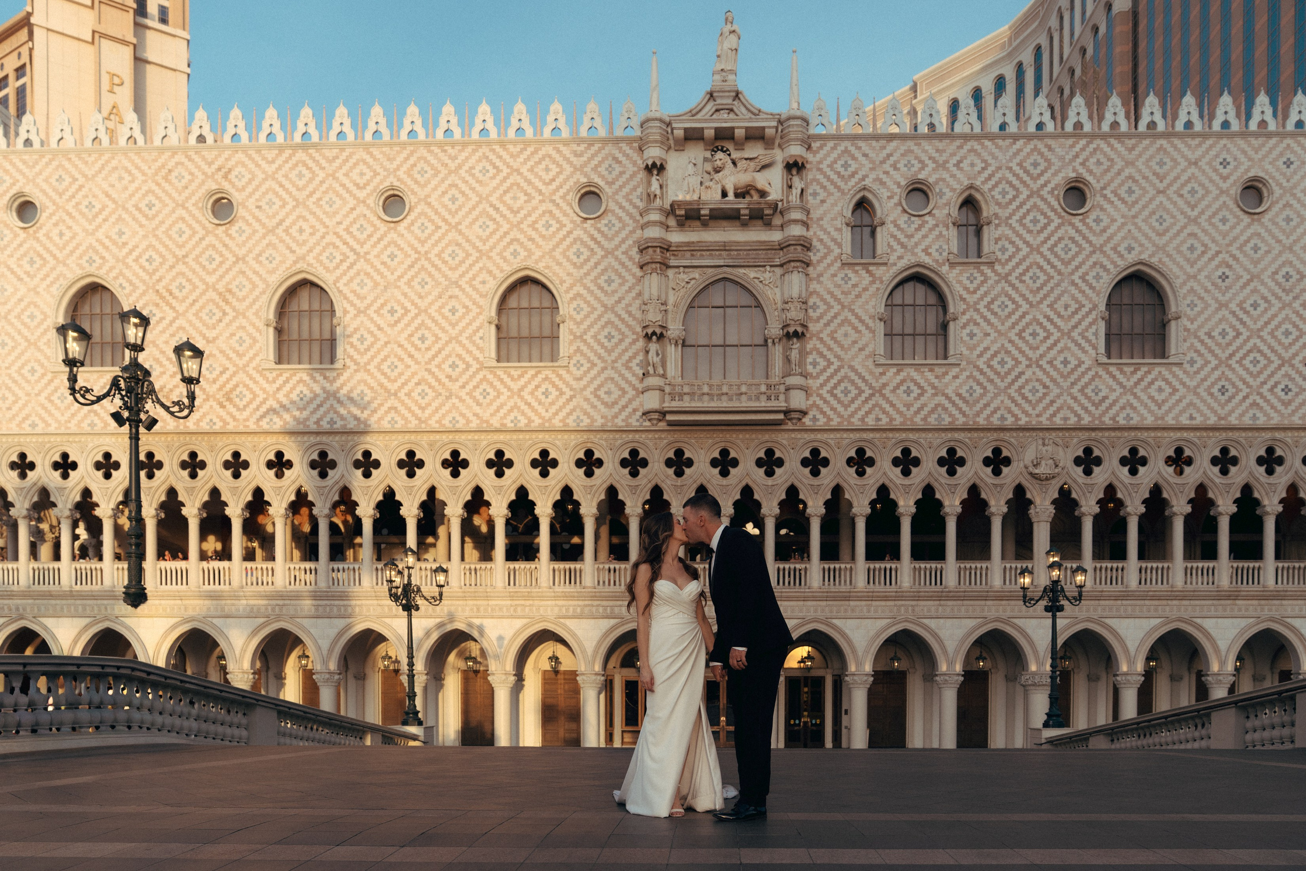 L&C. Wedding & elopement photographer Viktoriya Kravtsov. Las Vegas