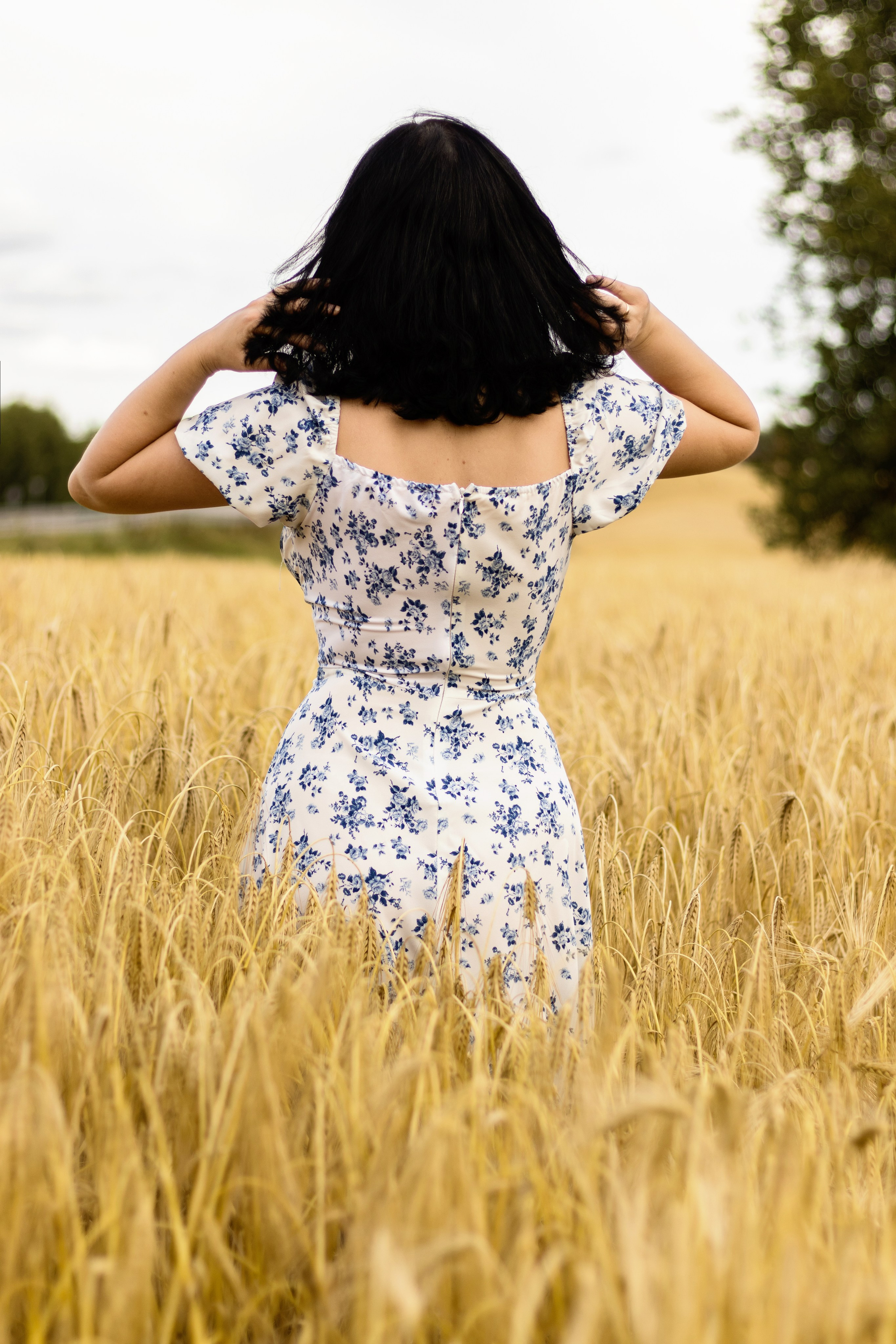 Фотосессия в  пшеничном поле