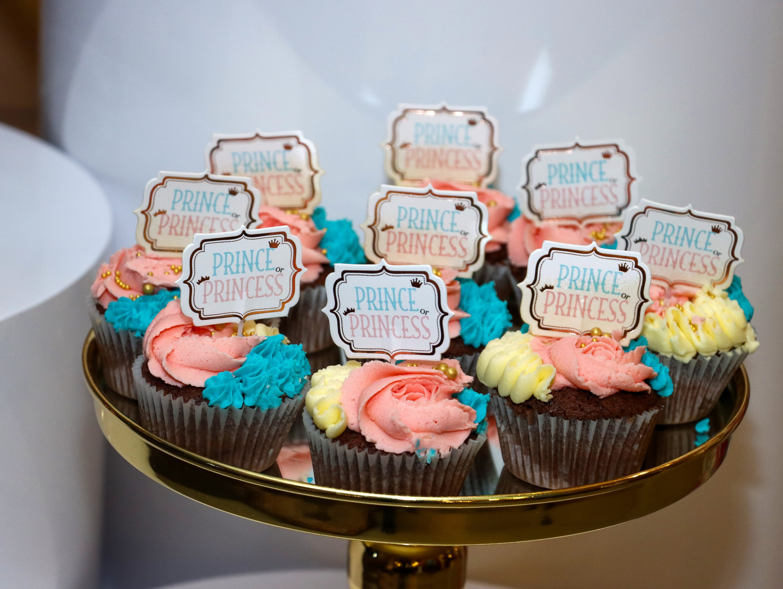 Gender Reveal. MHCreative is family-oriented photographer based in SYDNEY