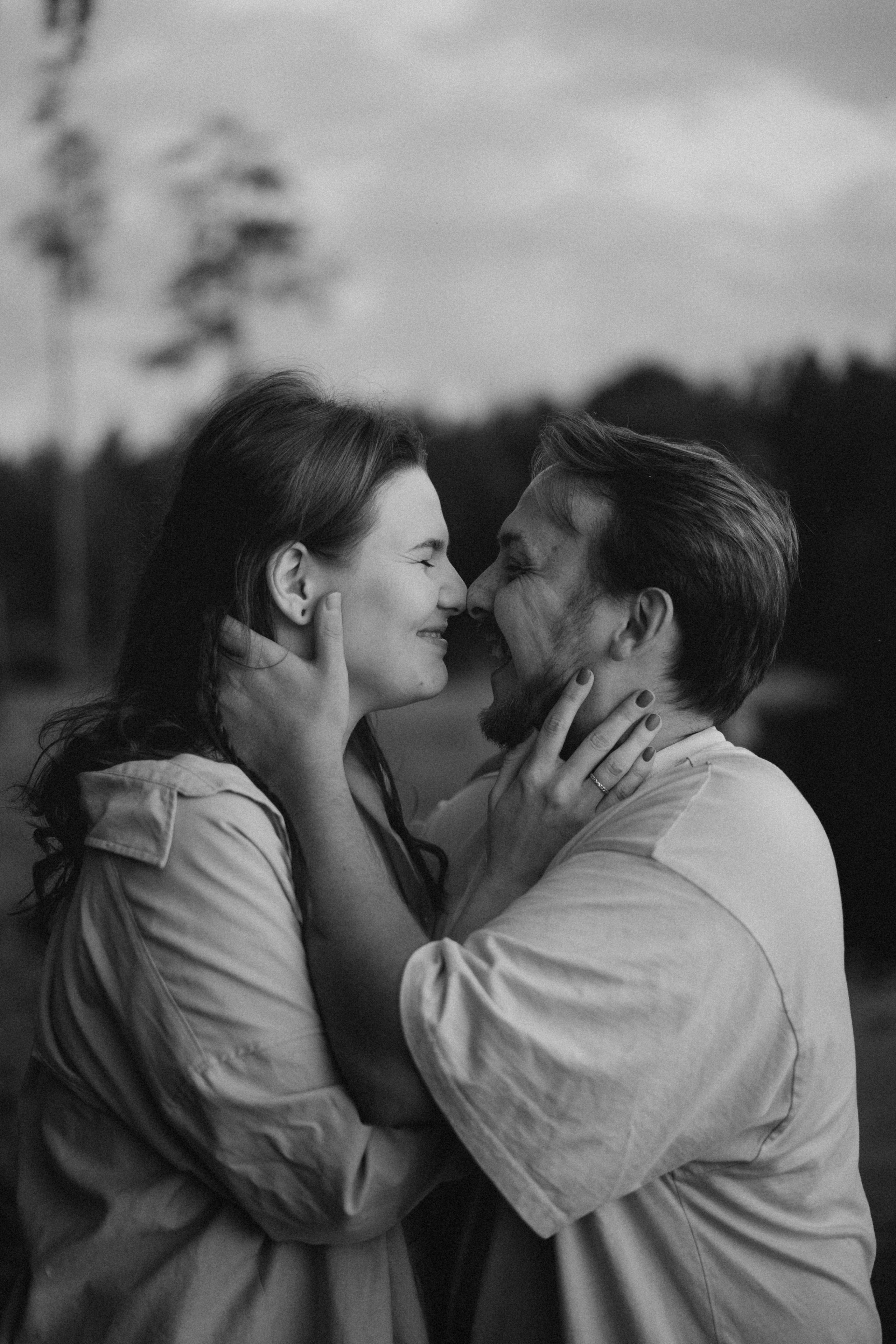 A Lakeside Love Story for Two and a Pup. Evgeniia Pavlova Photography