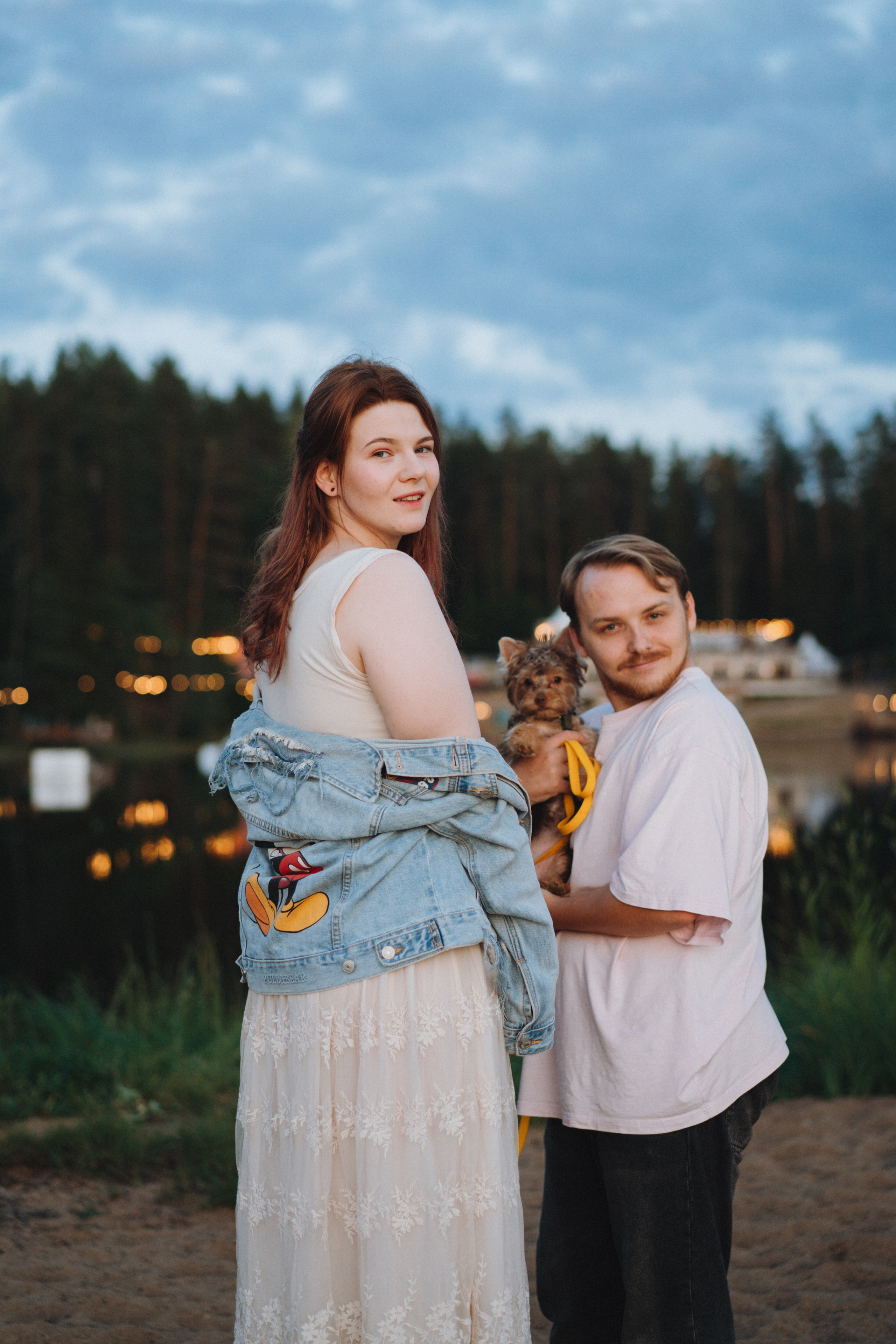 A Lakeside Love Story for Two and a Pup. Evgeniia Pavlova Photography