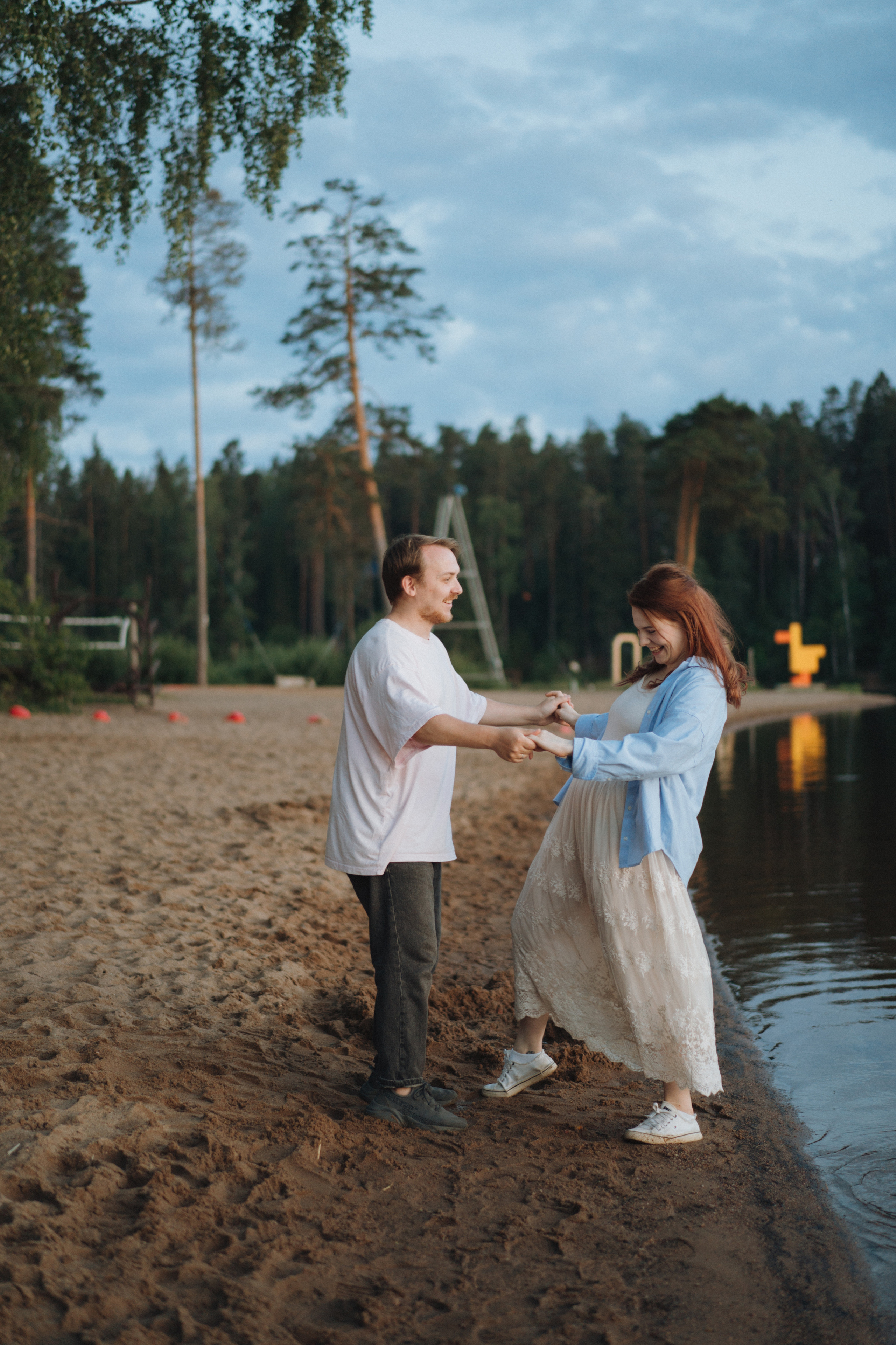 A Lakeside Love Story for Two and a Pup. Evgeniia Pavlova Photography