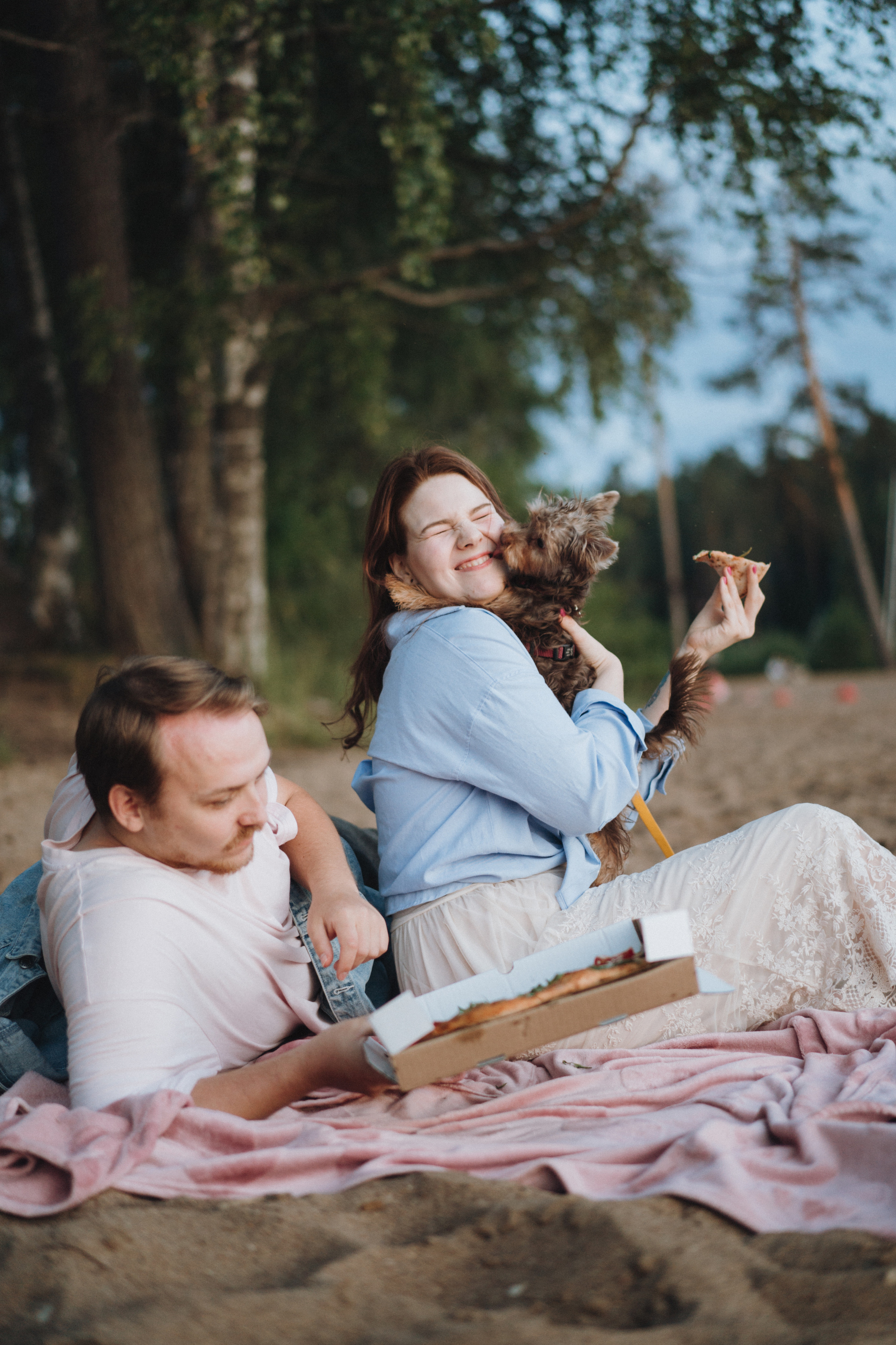 A Lakeside Love Story for Two and a Pup. Evgeniia Pavlova Photography