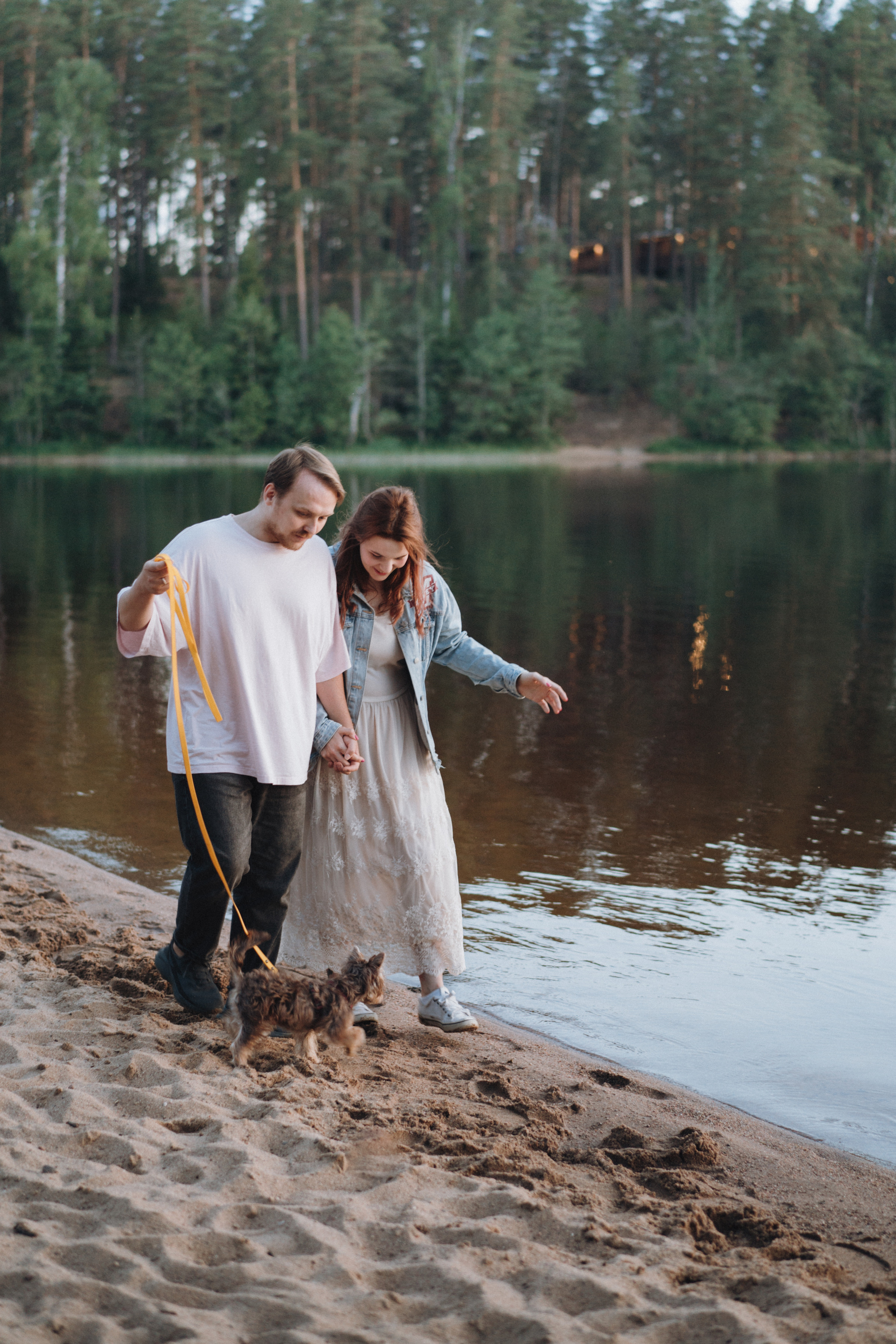 A Lakeside Love Story for Two and a Pup. Evgeniia Pavlova Photography