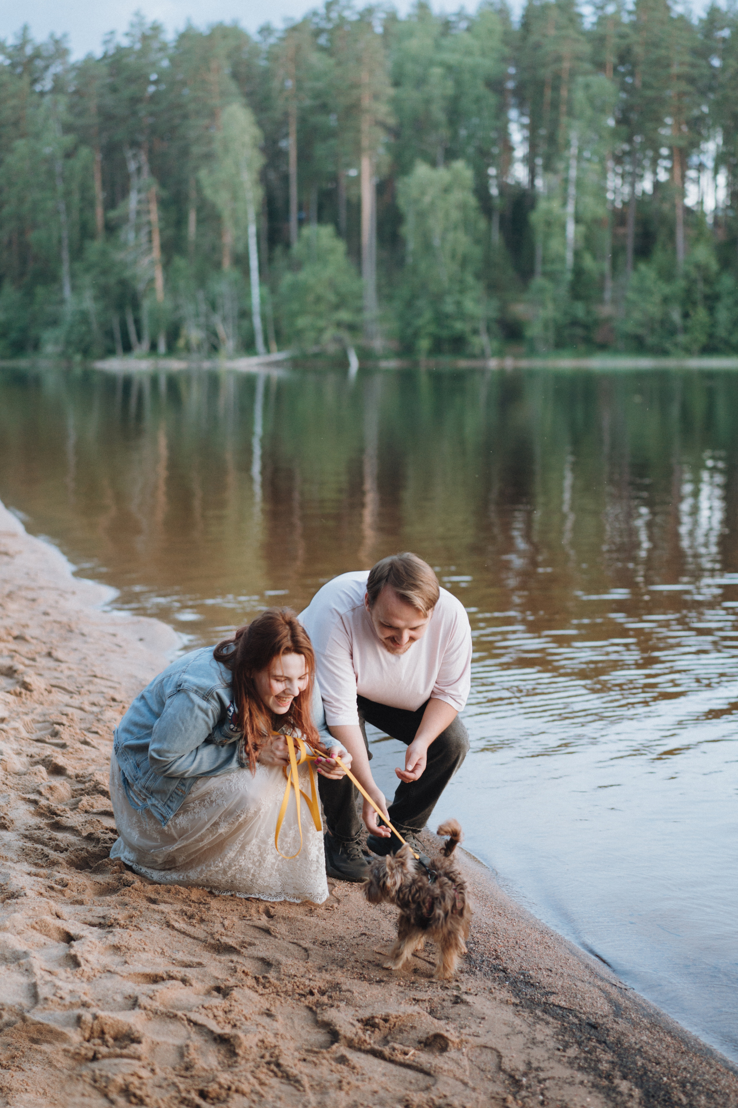 A Lakeside Love Story for Two and a Pup. Evgeniia Pavlova Photography