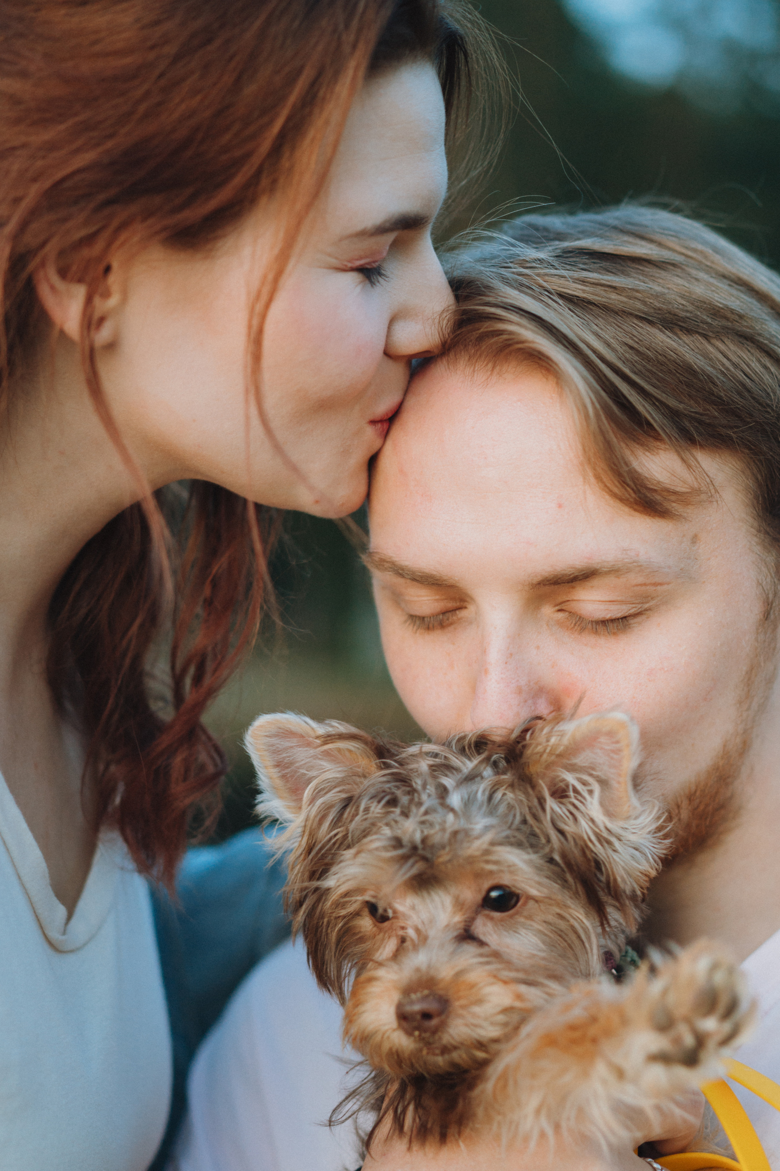 A Lakeside Love Story for Two and a Pup. Evgeniia Pavlova Photography